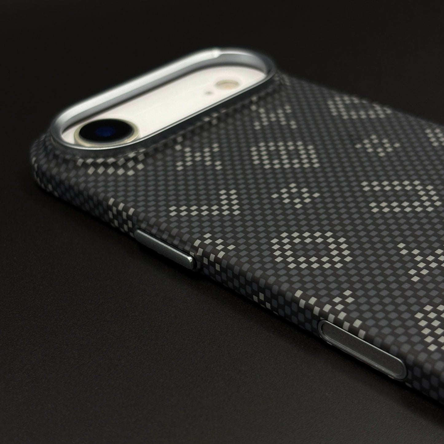 Glow in the Dark Aramid Fiber Phone Case Cover for iPhone 17 Air | Hidden Magsafe | Luminous Design