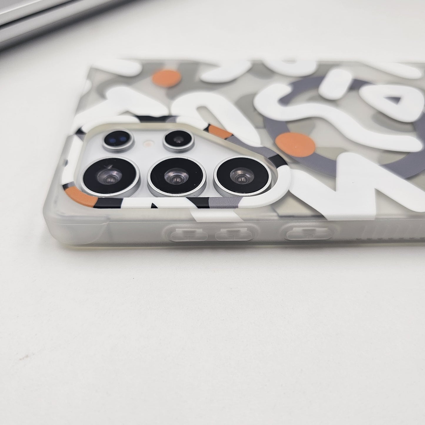Samsung Galaxy S24 Smokey Graffiti Magnetic Magsafe Case