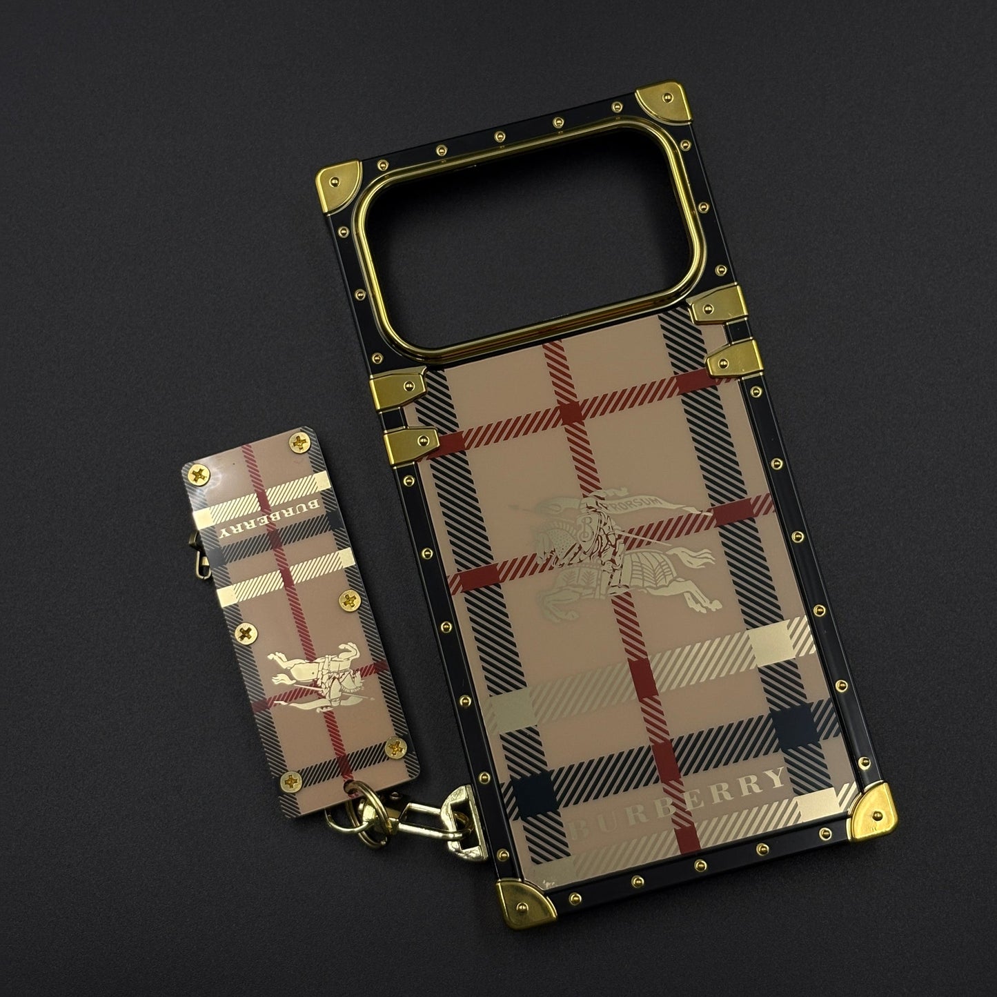 Luxury BBRY Square Trunk Case with Chain for iPhone 17 Series