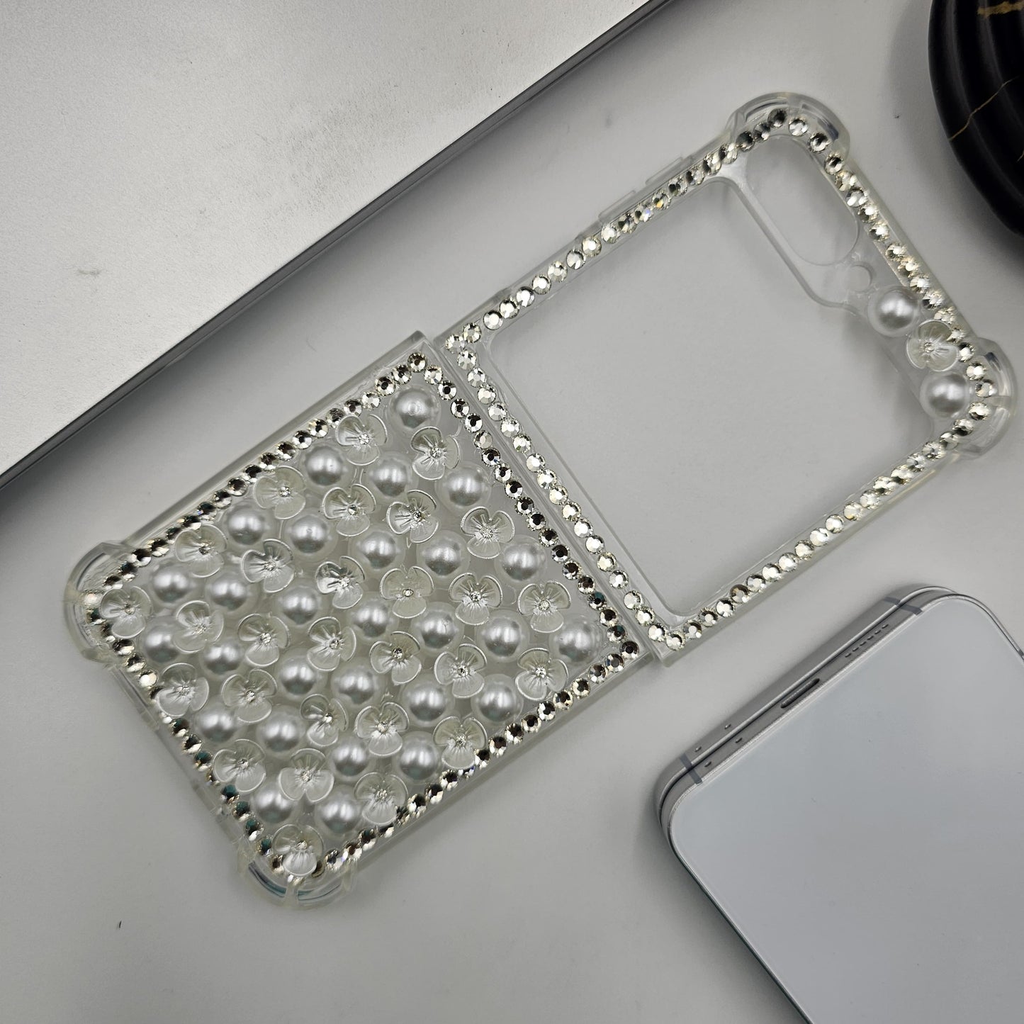 Samsung Galaxy Z Flip 7 FE Pearl Floral Pattern Rhinestone Diamond Case