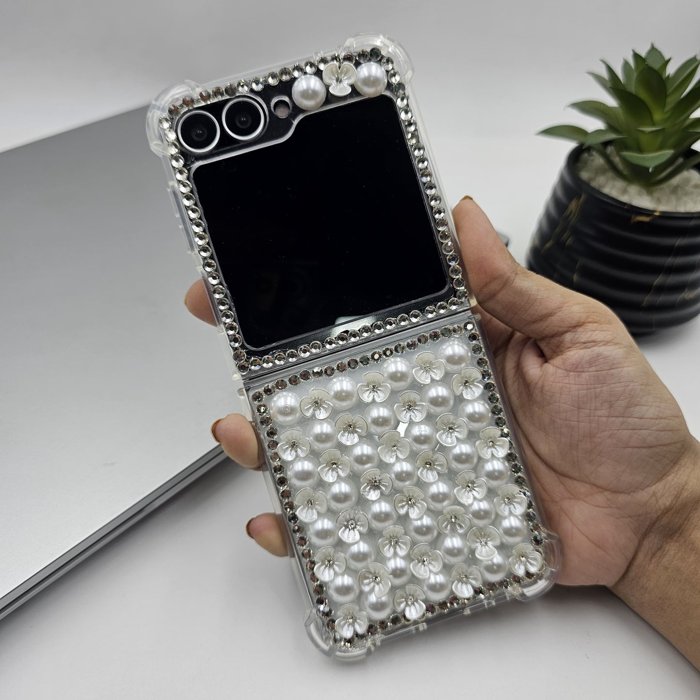 Samsung Galaxy Z Flip 7 FE Pearl Floral Pattern Rhinestone Diamond Case