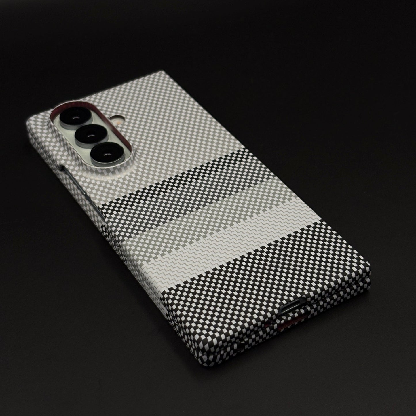 Aramid Texture Case Monochrome Stripe for Samsung Galaxy Z Fold 7 Carbon Fibre Feel | Hidden MagSafe | Ultra Slim Fit
