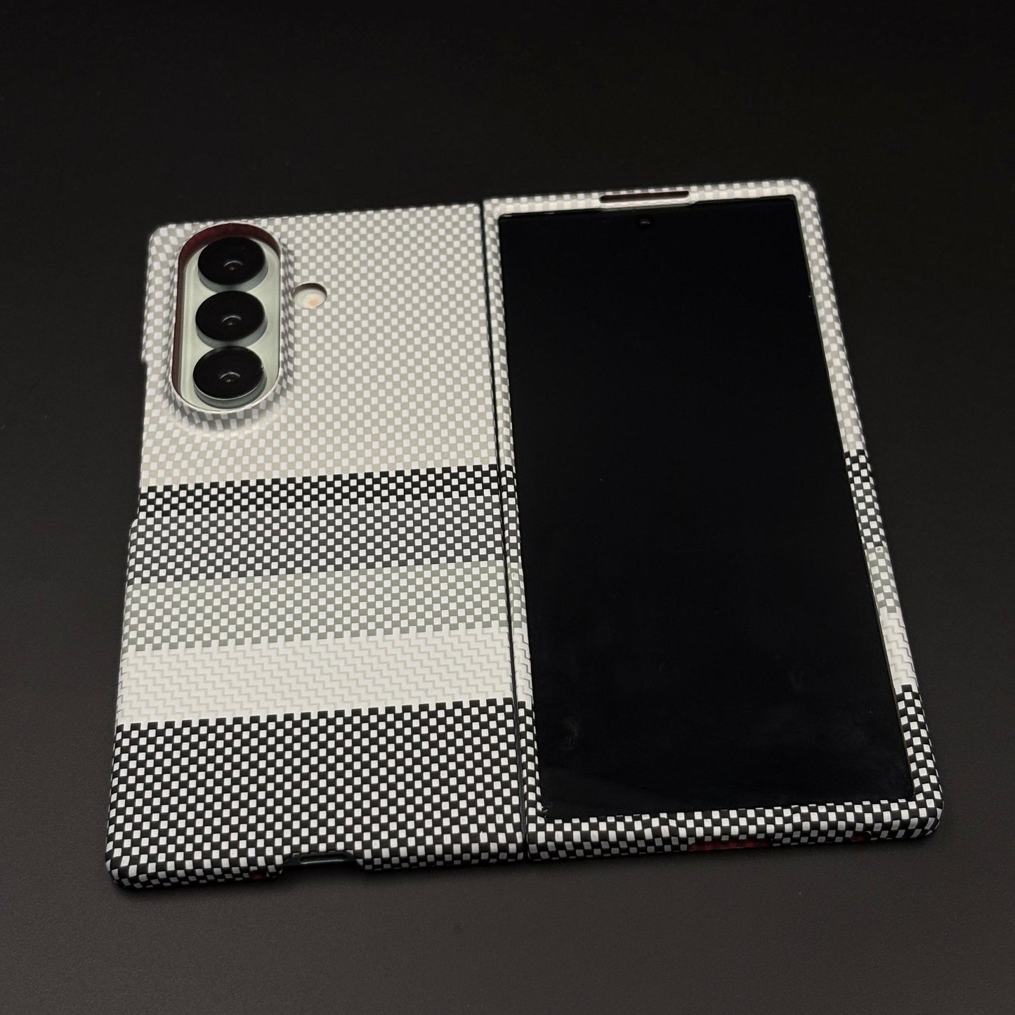 Aramid Texture Case Monochrome Stripe for Samsung Galaxy Z Fold 7 Carbon Fibre Feel | Hidden MagSafe | Ultra Slim Fit