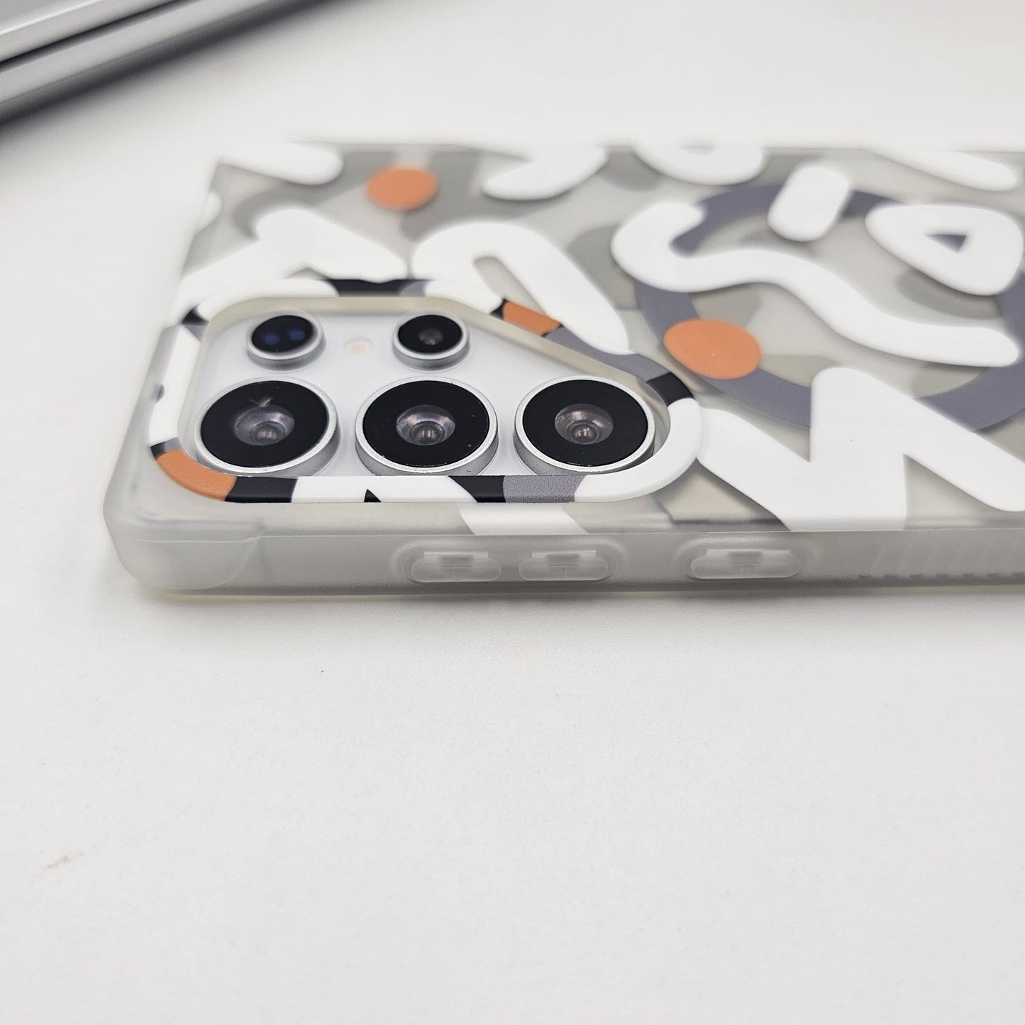 Samsung Galaxy S24 Ultra Smokey Graffiti Magnetic Magsafe Case