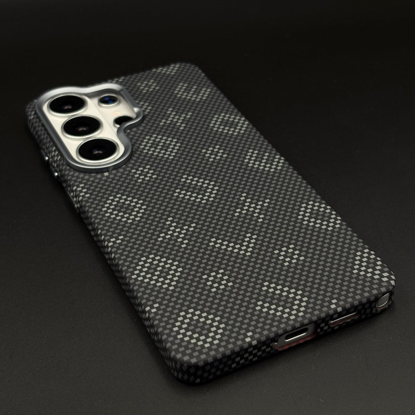 Glow in the Dark Aramid Fiber Case for Samsung Galaxy S26 Ultra | Hidden Magsafe | Luminous Design