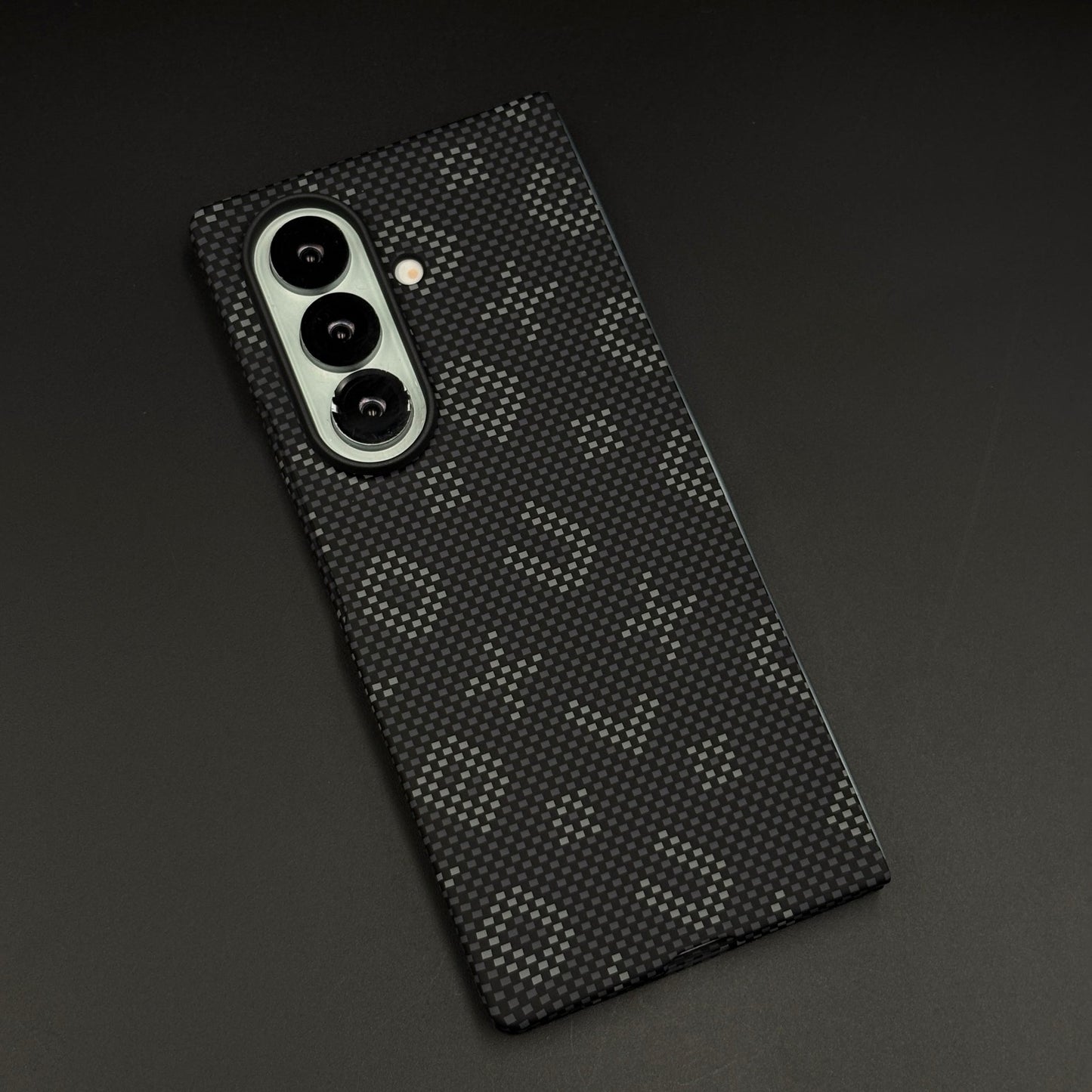Glow in the Dark Aramid Fiber Case for Samsung Galaxy Z Fold 7 | Hidden Magsafe | Luminous Design