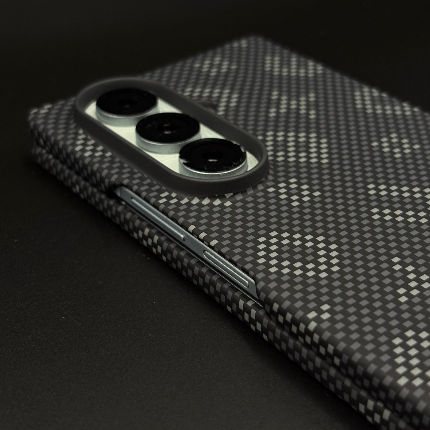 Glow in the Dark Aramid Fiber Case for Samsung Galaxy Z Fold 7 | Hidden Magsafe | Luminous Design