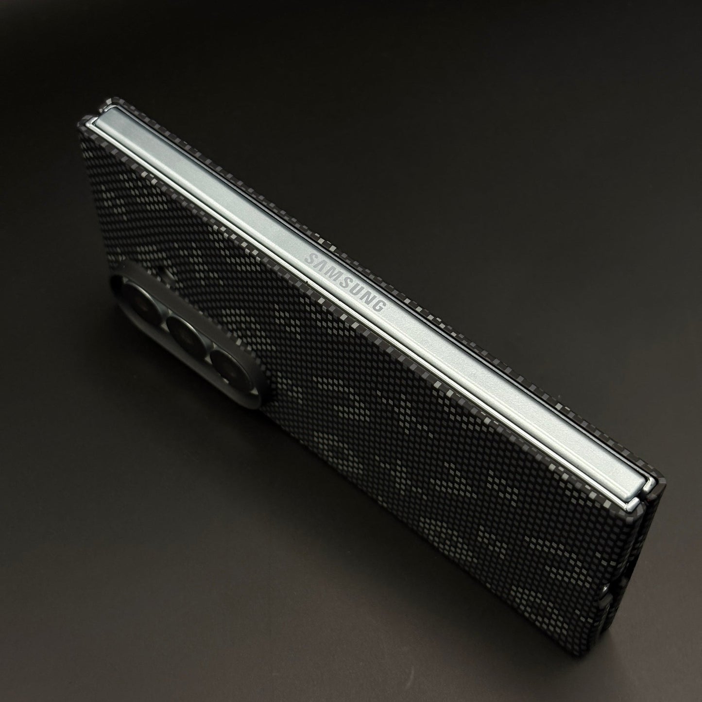 Glow in the Dark Aramid Fiber Case for Samsung Galaxy Z Fold 7 | Hidden Magsafe | Luminous Design