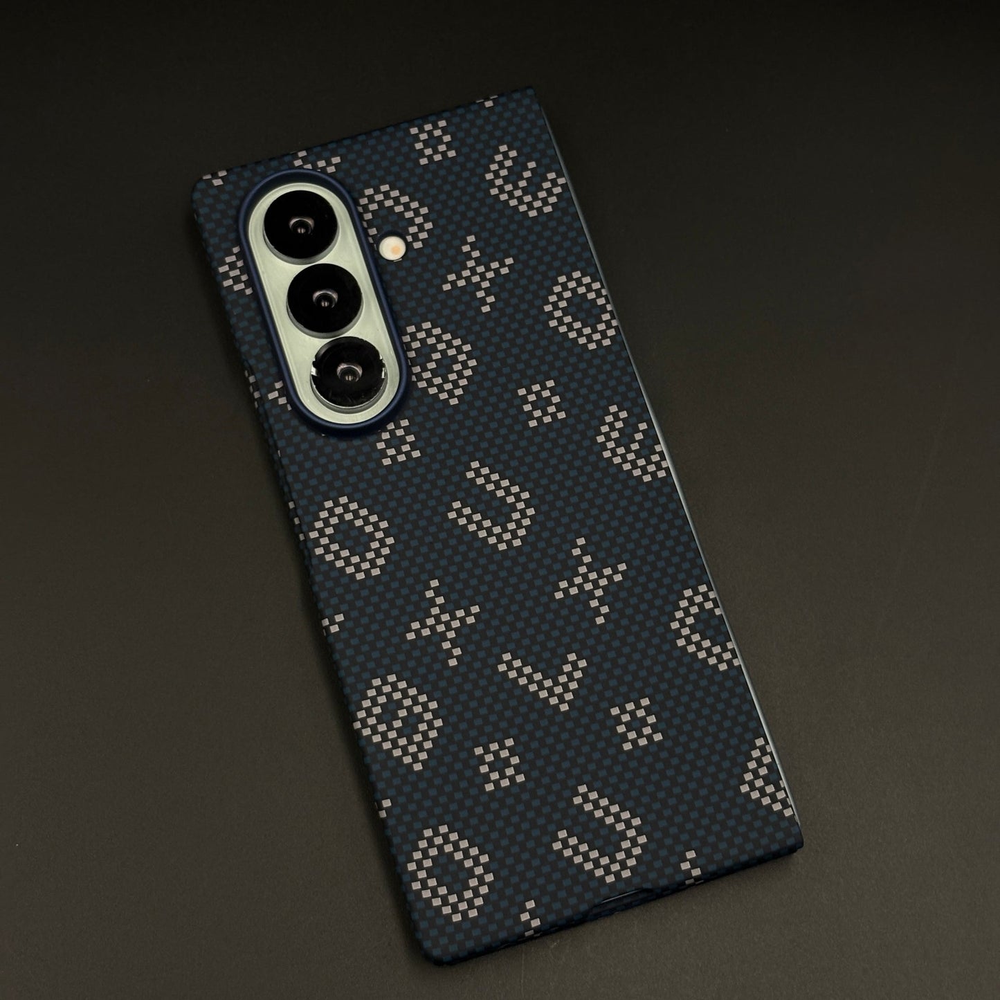 Glow in the Dark Aramid Fiber Case for Samsung Galaxy Z Fold 7 | Hidden Magsafe | Luminous Design