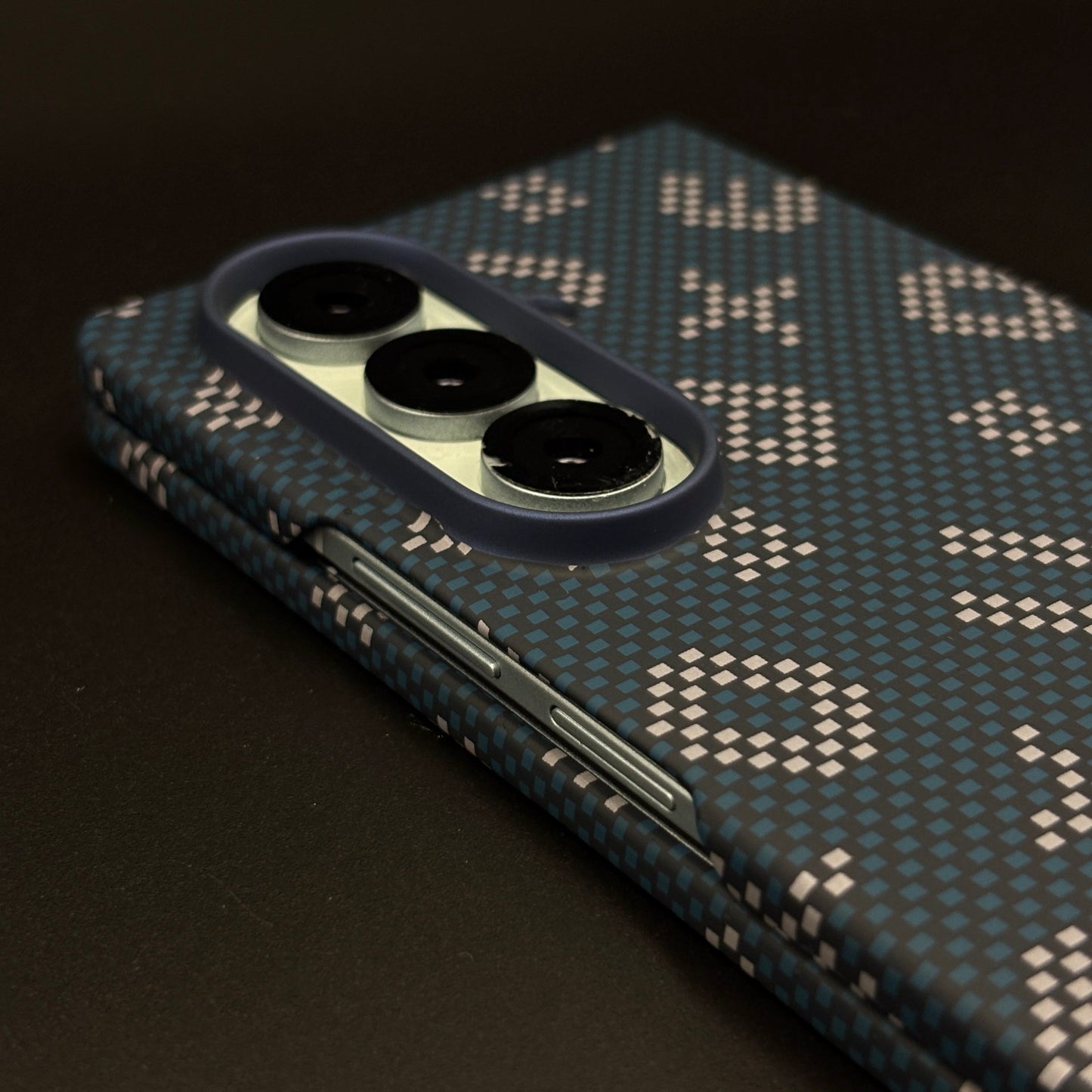 Glow in the Dark Aramid Fiber Case for Samsung Galaxy Z Fold 7 | Hidden Magsafe | Luminous Design