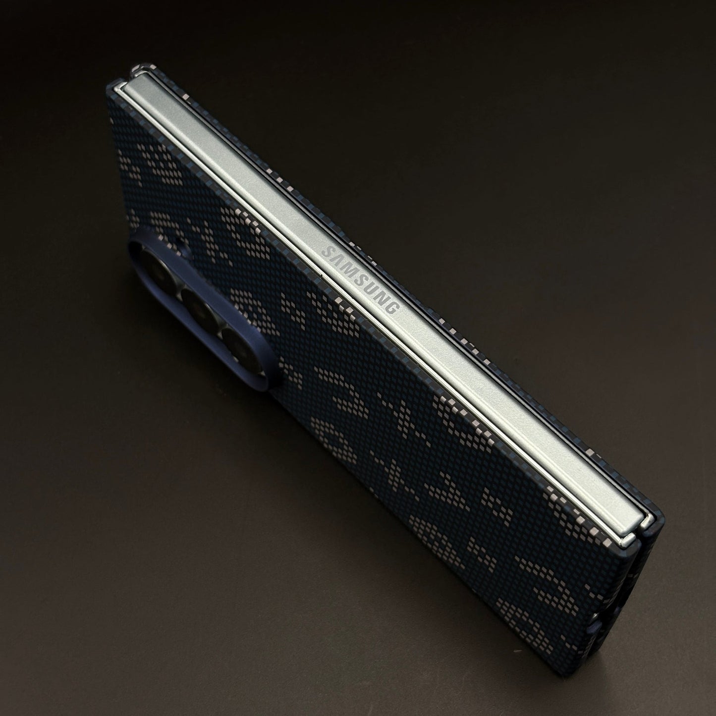 Glow in the Dark Aramid Fiber Case for Samsung Galaxy Z Fold 7 | Hidden Magsafe | Luminous Design