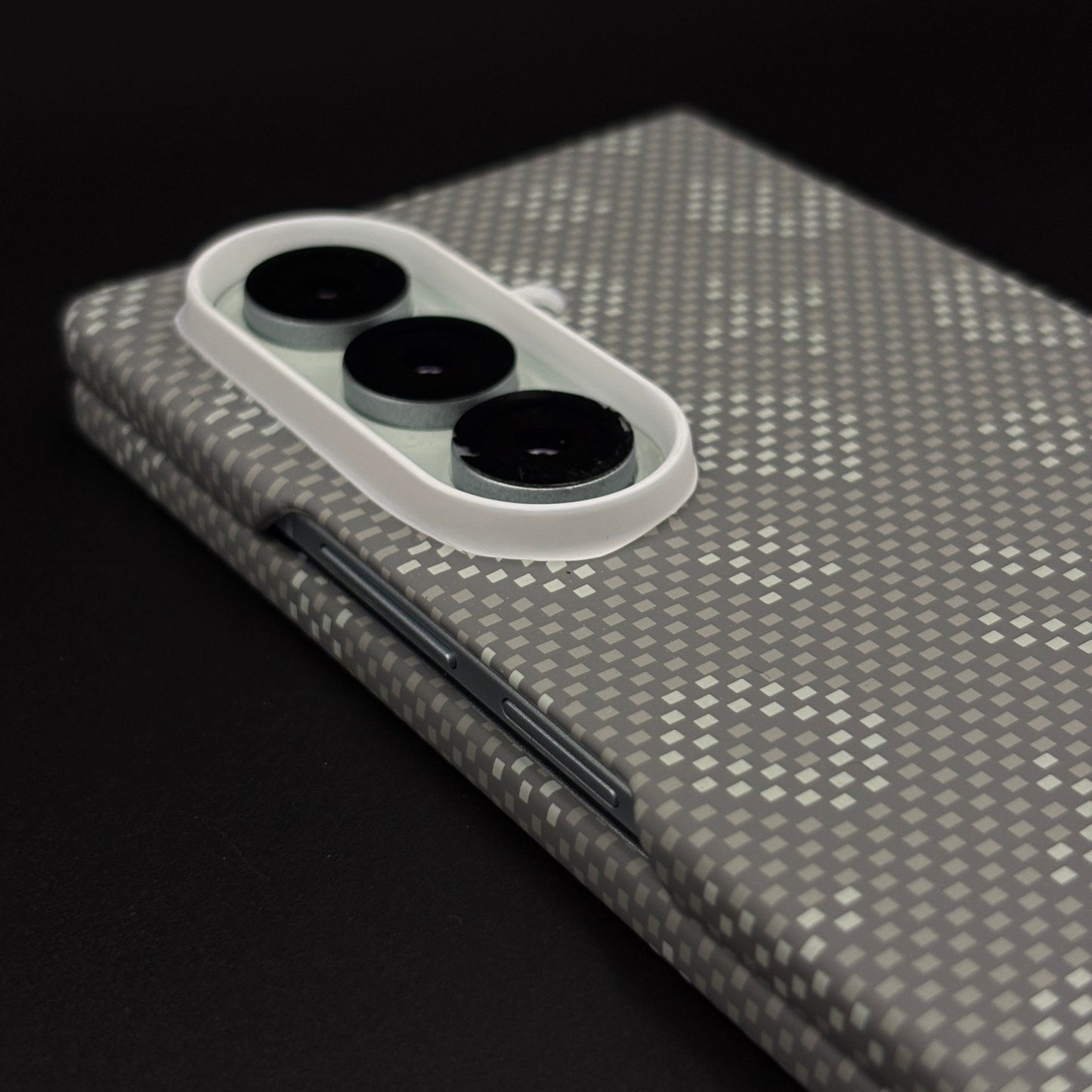 Glow in the Dark Aramid Fiber Case for Samsung Galaxy Z Fold 7 | Hidden Magsafe | Luminous Design