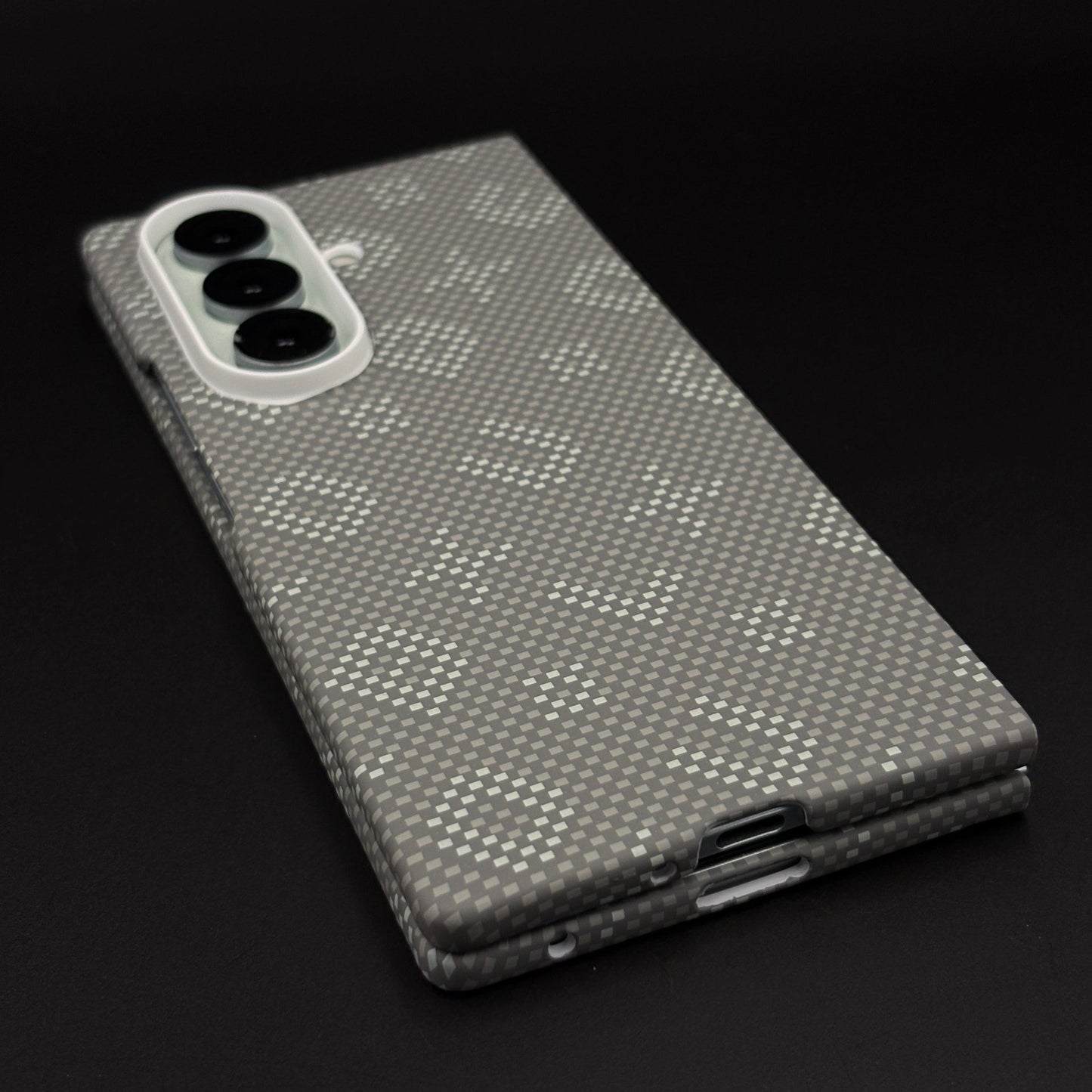 Glow in the Dark Aramid Fiber Case for Samsung Galaxy Z Fold 7 | Hidden Magsafe | Luminous Design