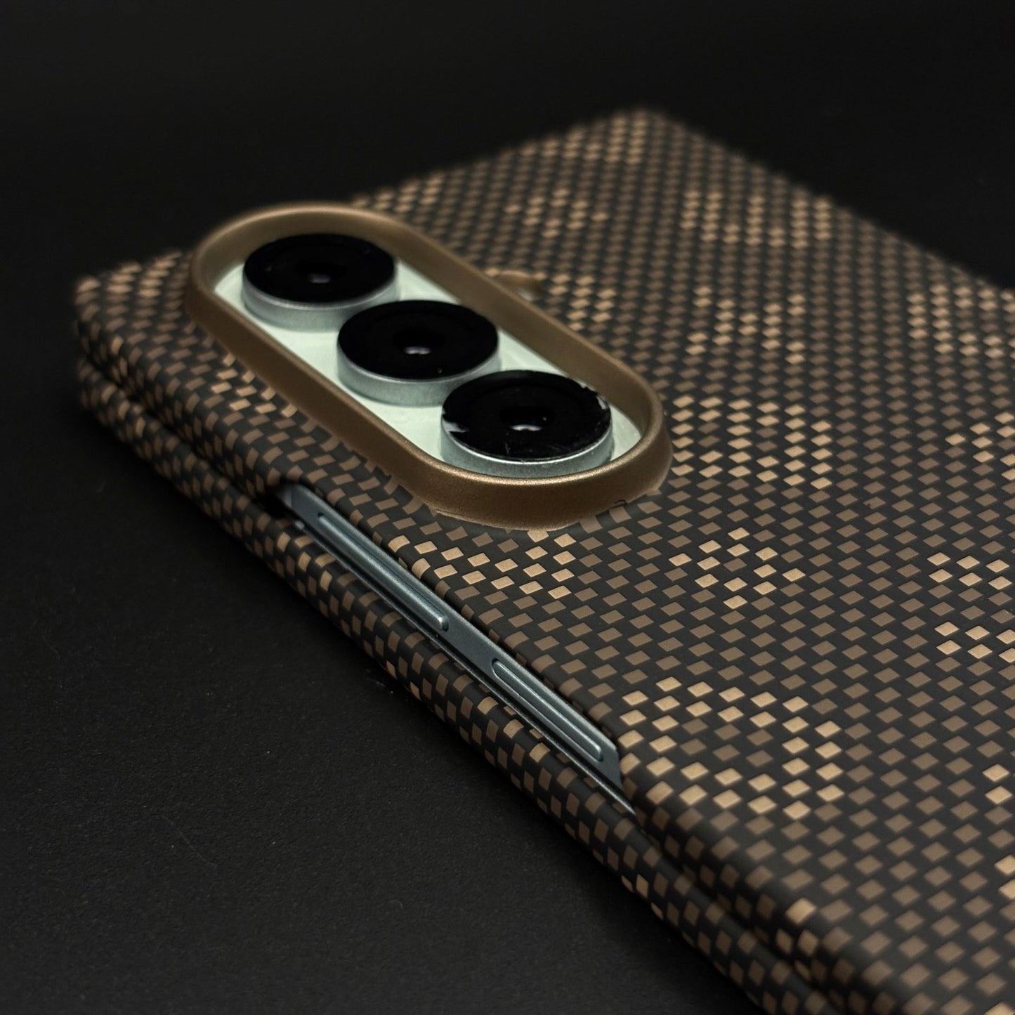 Glow in the Dark Aramid Fiber Case for Samsung Galaxy Z Fold 7 | Hidden Magsafe | Luminous Design