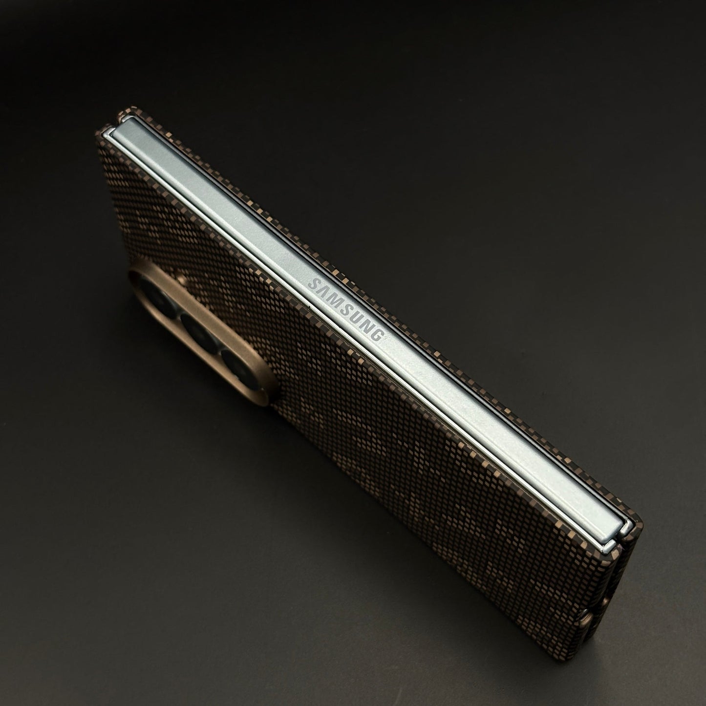 Glow in the Dark Aramid Fiber Case for Samsung Galaxy Z Fold 7 | Hidden Magsafe | Luminous Design