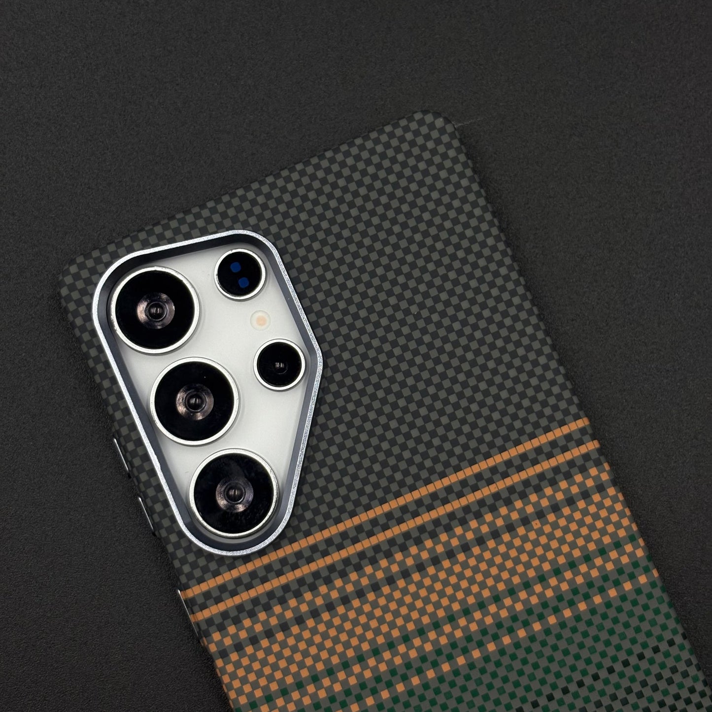 Samsung Galaxy S25 Ultra Pixelated Premium Slim Case | Rare Aramid Texture Finish | Real Carbon Fibre Feel | Hidden MagSafe