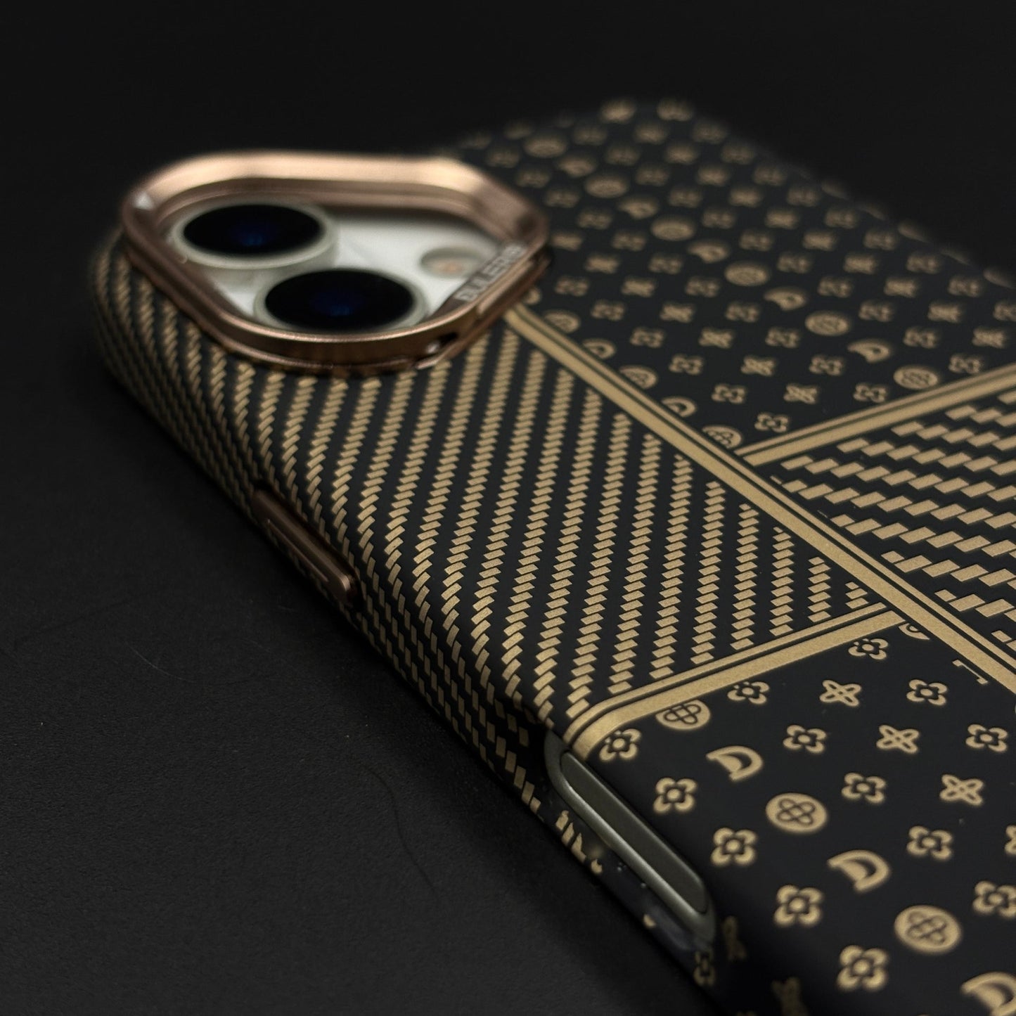 Gold Heritage Carbon Fibre Hidden MagSafe Case with Camera Kickstand for iPhone 17