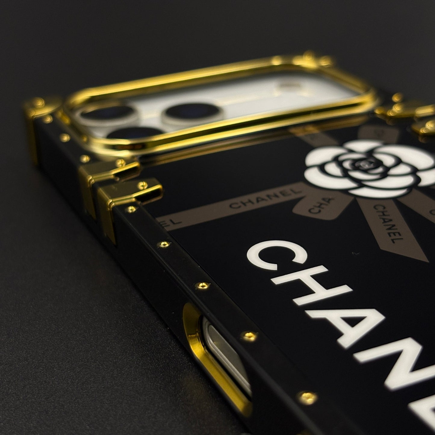 Luxury CC Square Trunk Case with Chain for iPhone 17 Series