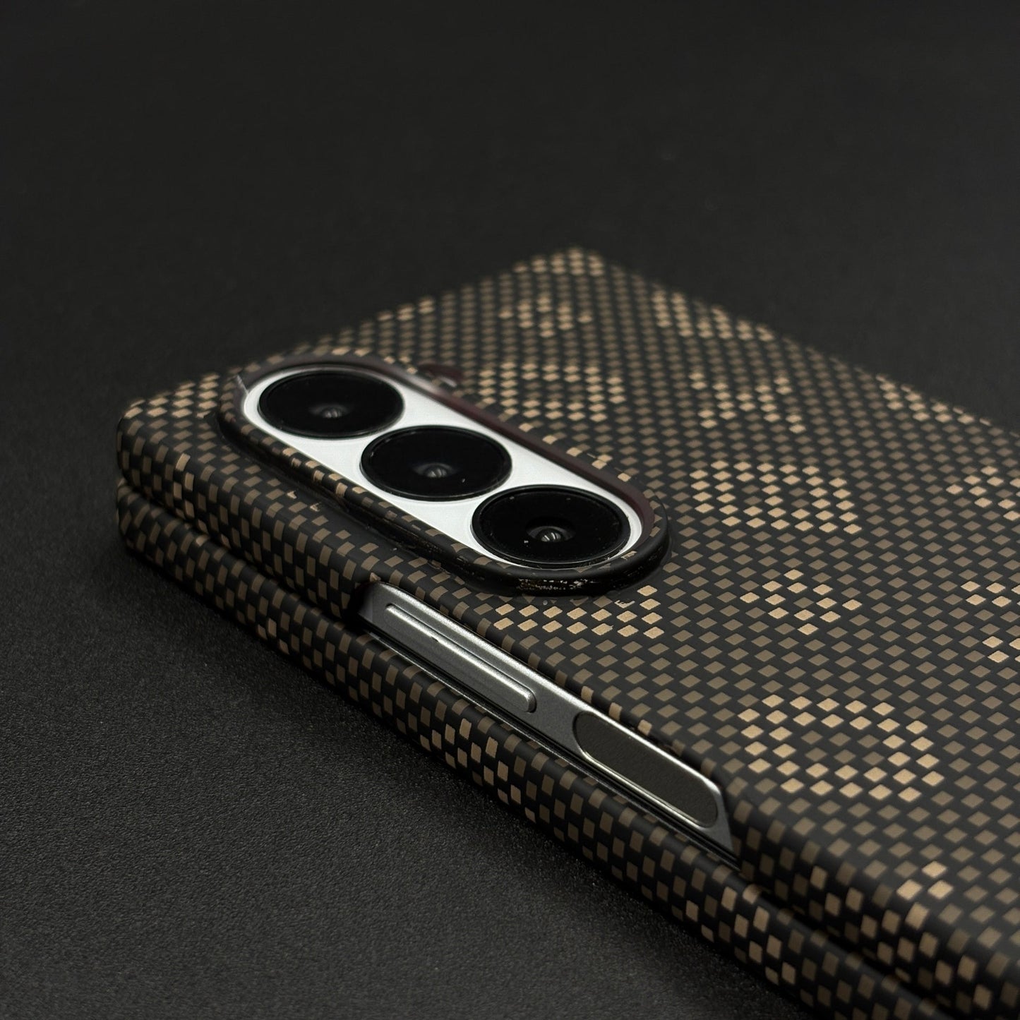 Glow in the Dark Aramid Fiber Case for Samsung Galaxy Z Fold 6 | Hidden Magsafe | Luminous Design