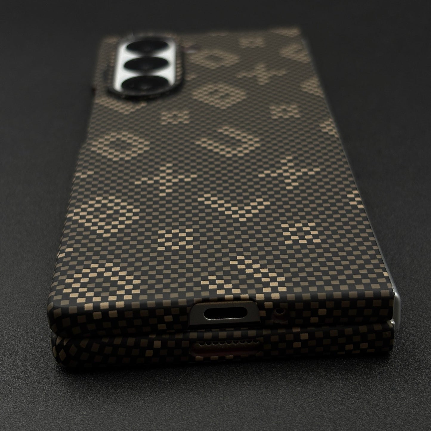 Glow in the Dark Aramid Fiber Case for Samsung Galaxy Z Fold 6 | Hidden Magsafe | Luminous Design