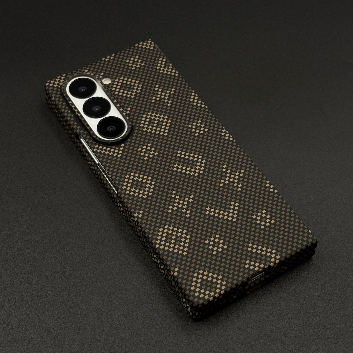 Glow in the Dark Aramid Fiber Case for Samsung Galaxy Z Fold 6 | Hidden Magsafe | Luminous Design