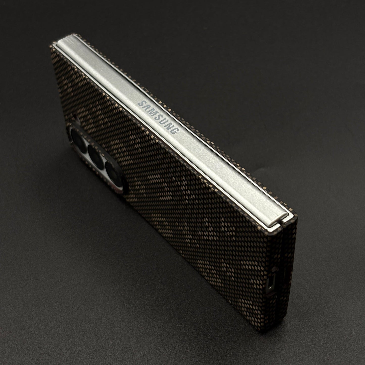 Glow in the Dark Aramid Fiber Case for Samsung Galaxy Z Fold 6 | Hidden Magsafe | Luminous Design