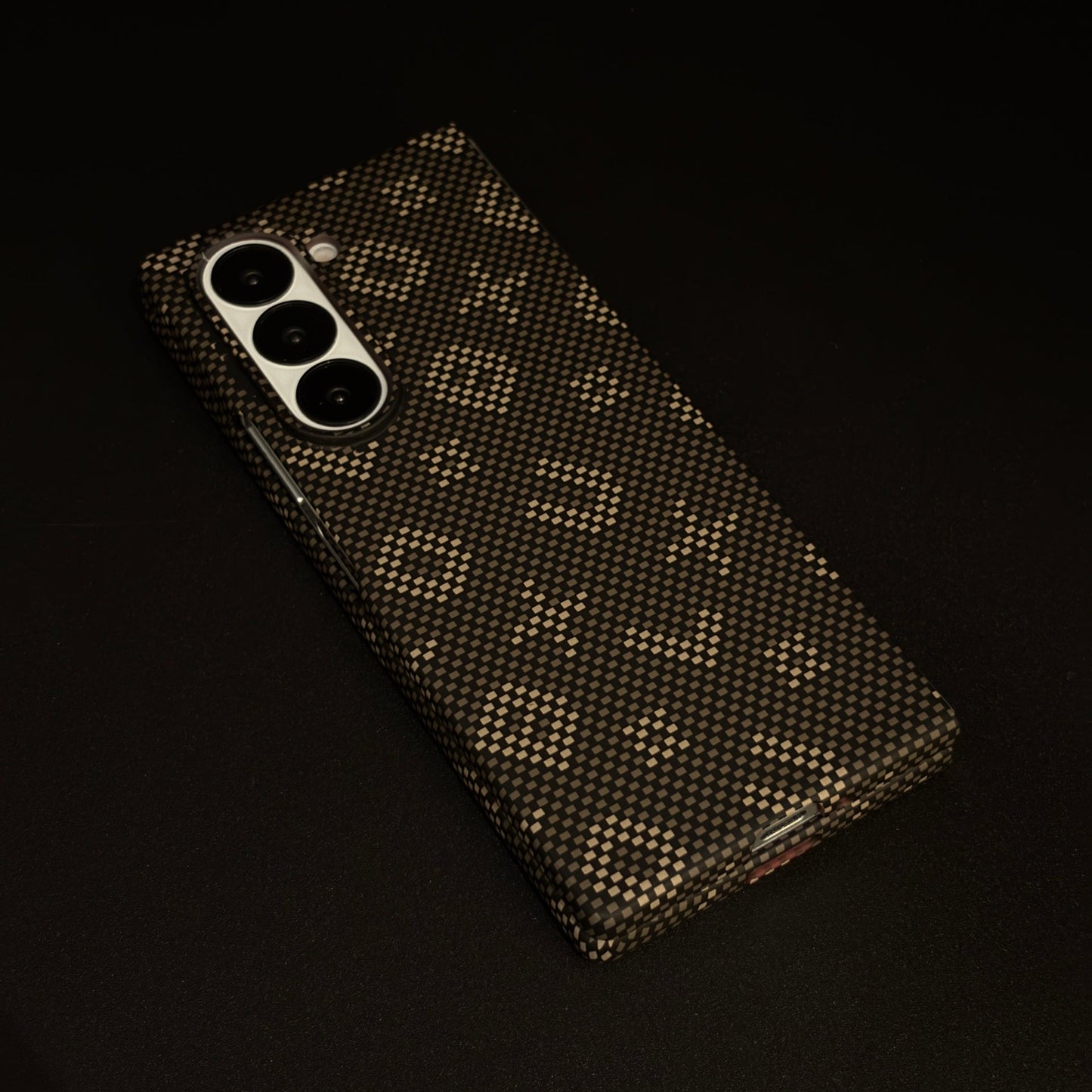 Glow in the Dark Aramid Fiber Case for Samsung Galaxy Z Fold 6 | Hidden Magsafe | Luminous Design