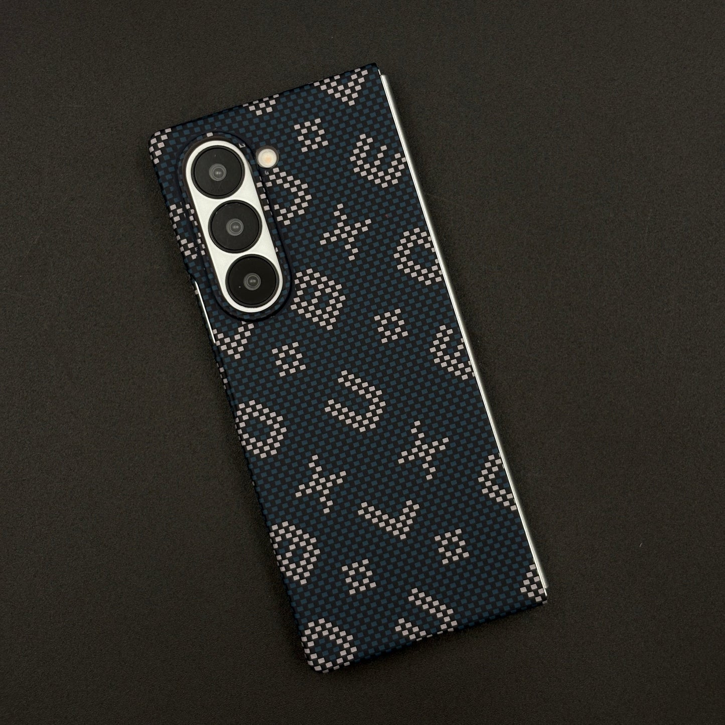 Glow in the Dark Aramid Fiber Case for Samsung Galaxy Z Fold 6 | Hidden Magsafe | Luminous Design