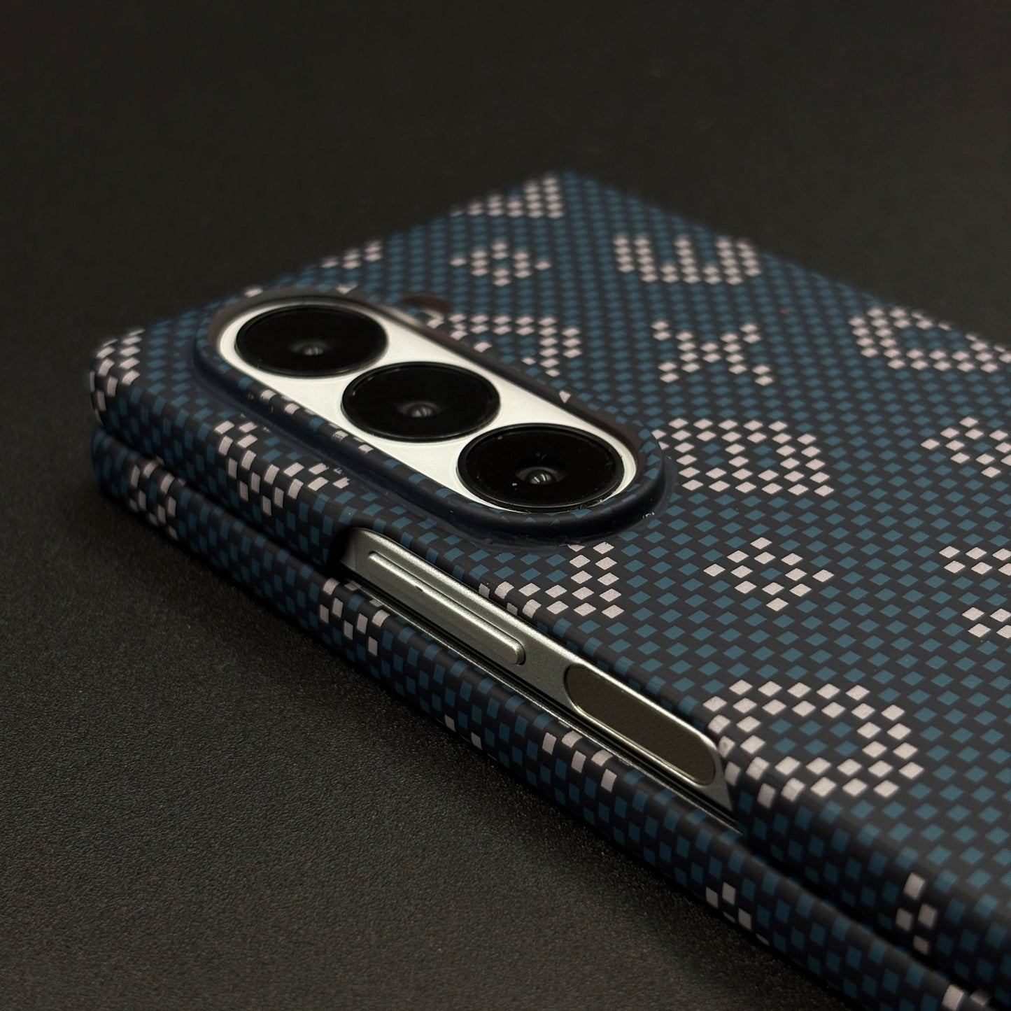 Glow in the Dark Aramid Fiber Case for Samsung Galaxy Z Fold 6 | Hidden Magsafe | Luminous Design