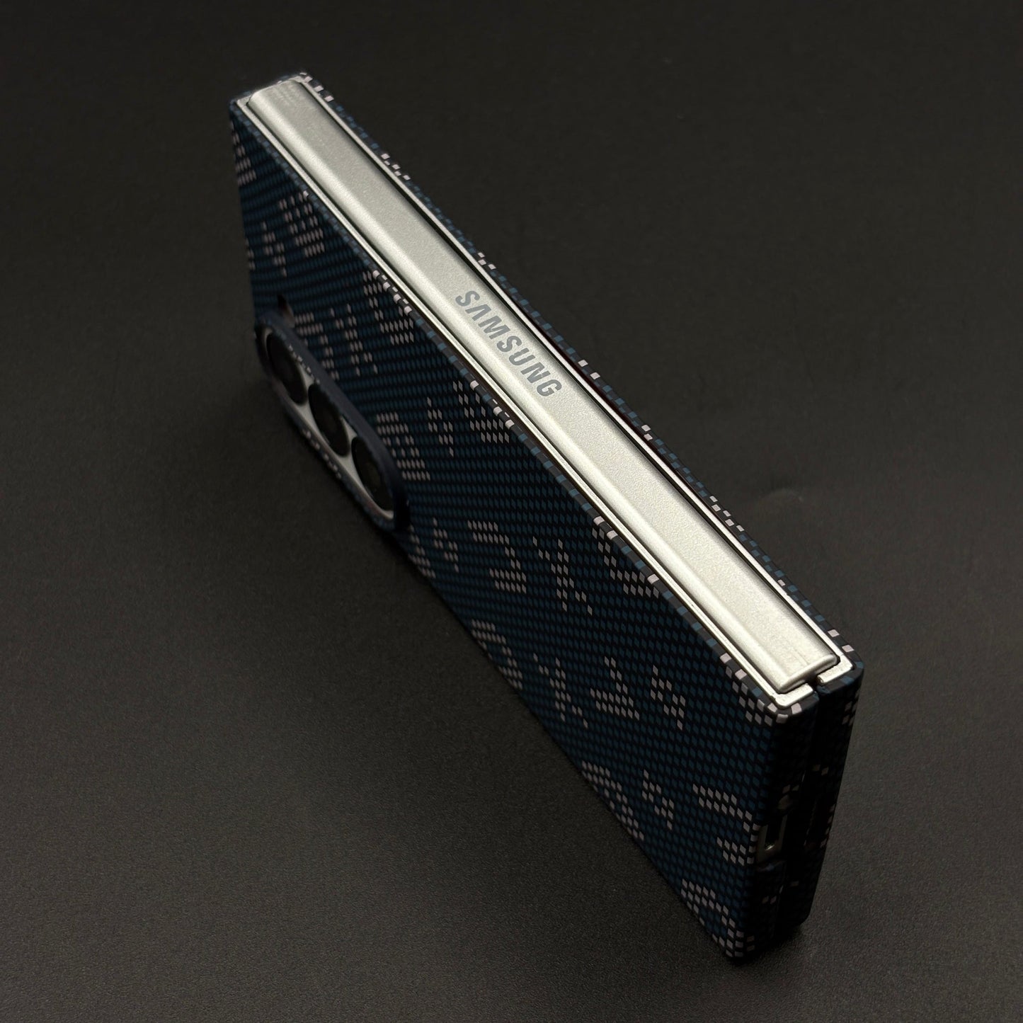 Glow in the Dark Aramid Fiber Case for Samsung Galaxy Z Fold 6 | Hidden Magsafe | Luminous Design