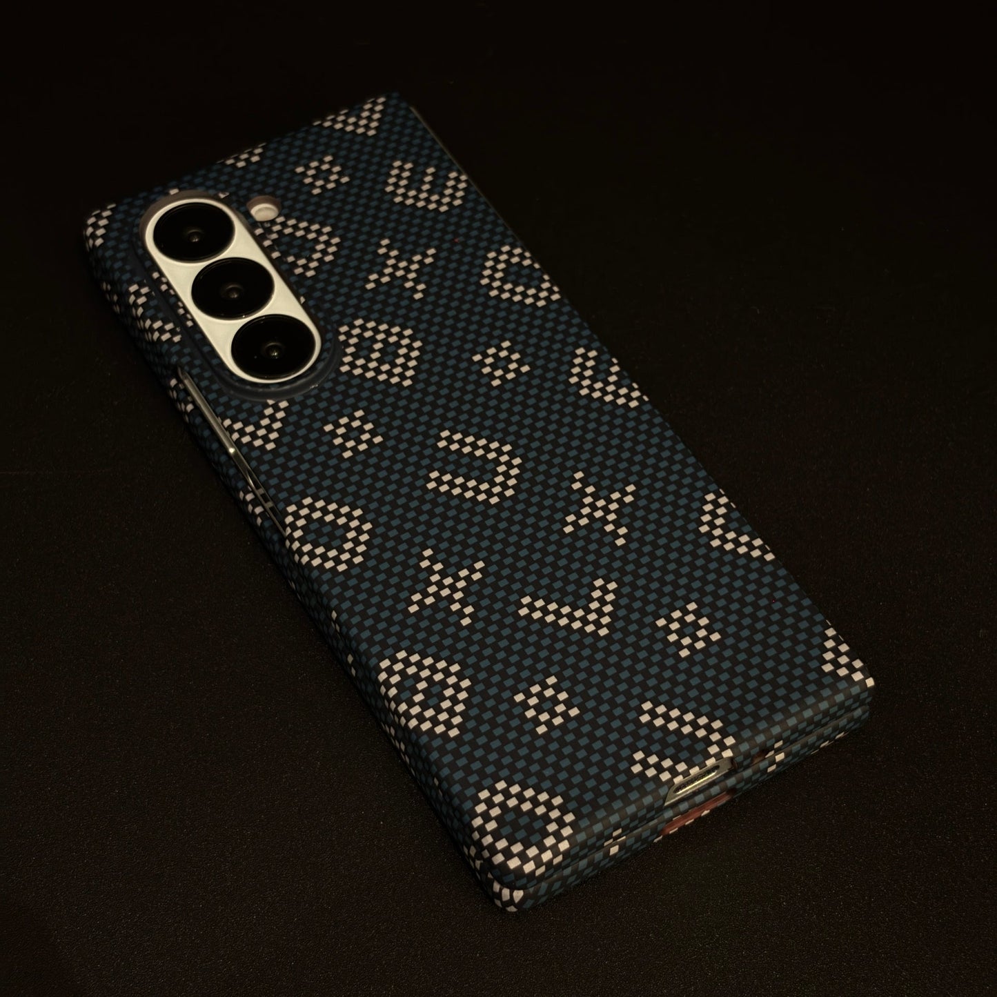 Glow in the Dark Aramid Fiber Case for Samsung Galaxy Z Fold 6 | Hidden Magsafe | Luminous Design