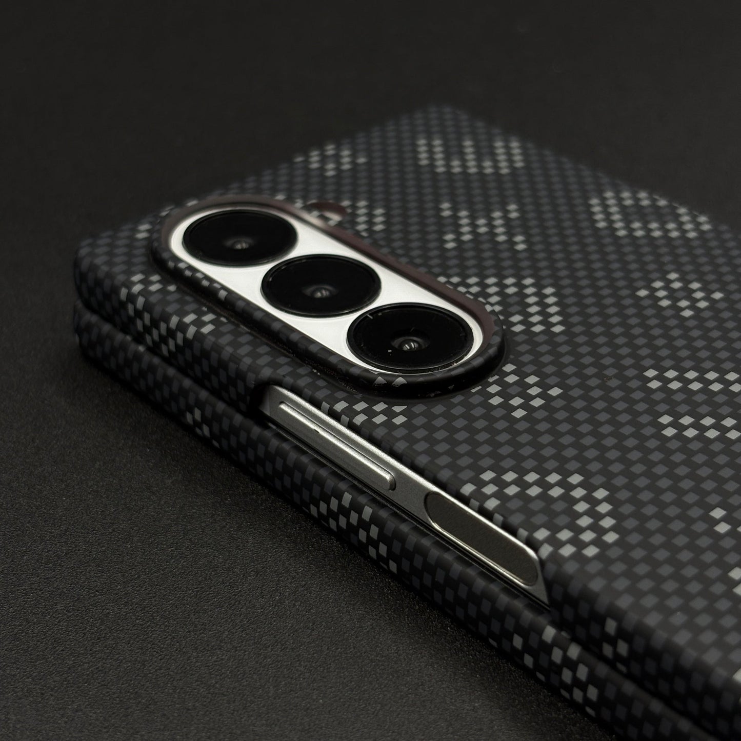 Glow in the Dark Aramid Fiber Case for Samsung Galaxy Z Fold 6 | Hidden Magsafe | Luminous Design
