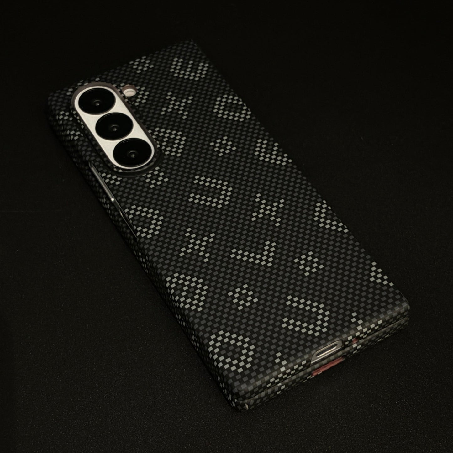 Glow in the Dark Aramid Fiber Case for Samsung Galaxy Z Fold 6 | Hidden Magsafe | Luminous Design