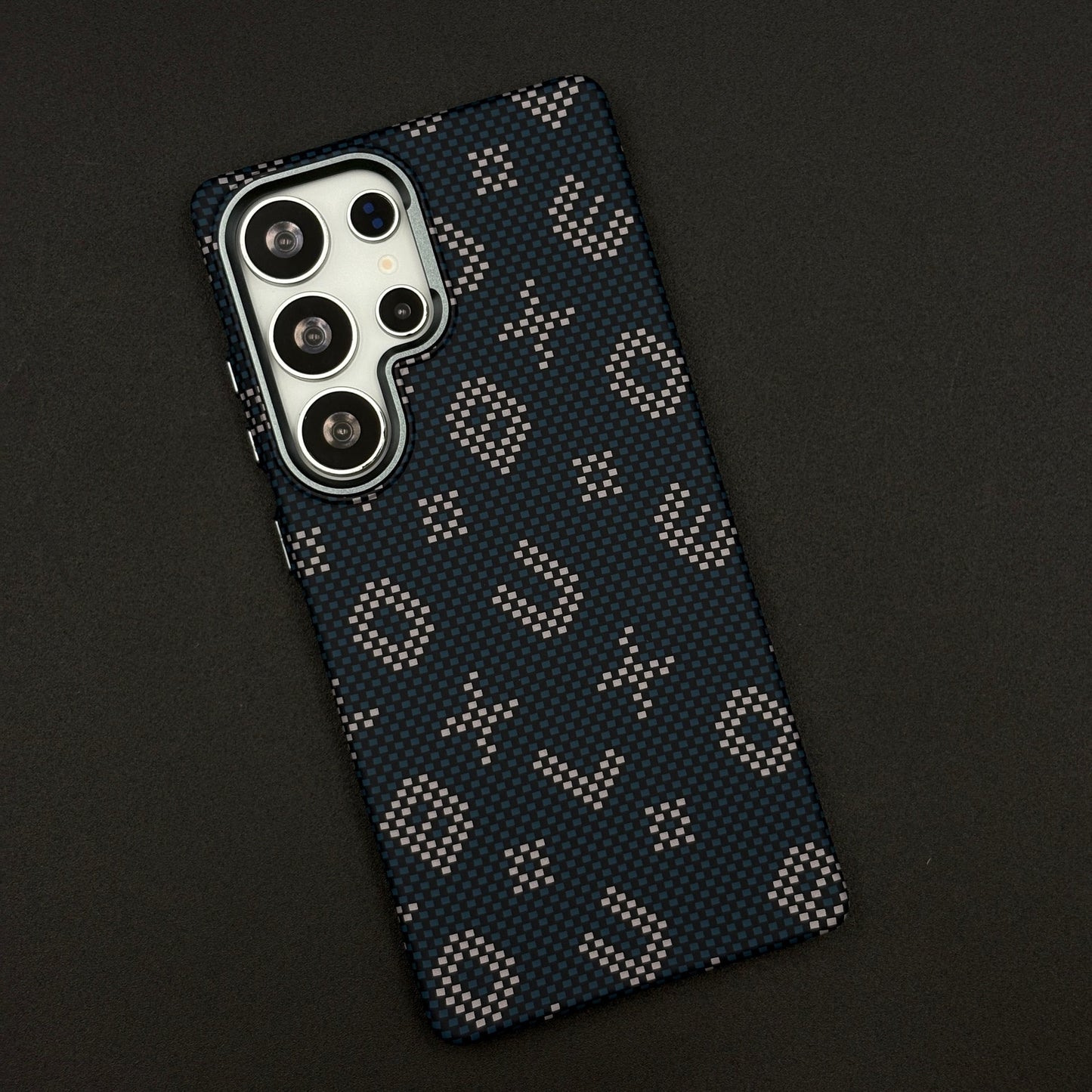 Glow in the Dark Aramid Fiber Case for Samsung Galaxy S24 Ultra | Hidden Magsafe | Luminous Design