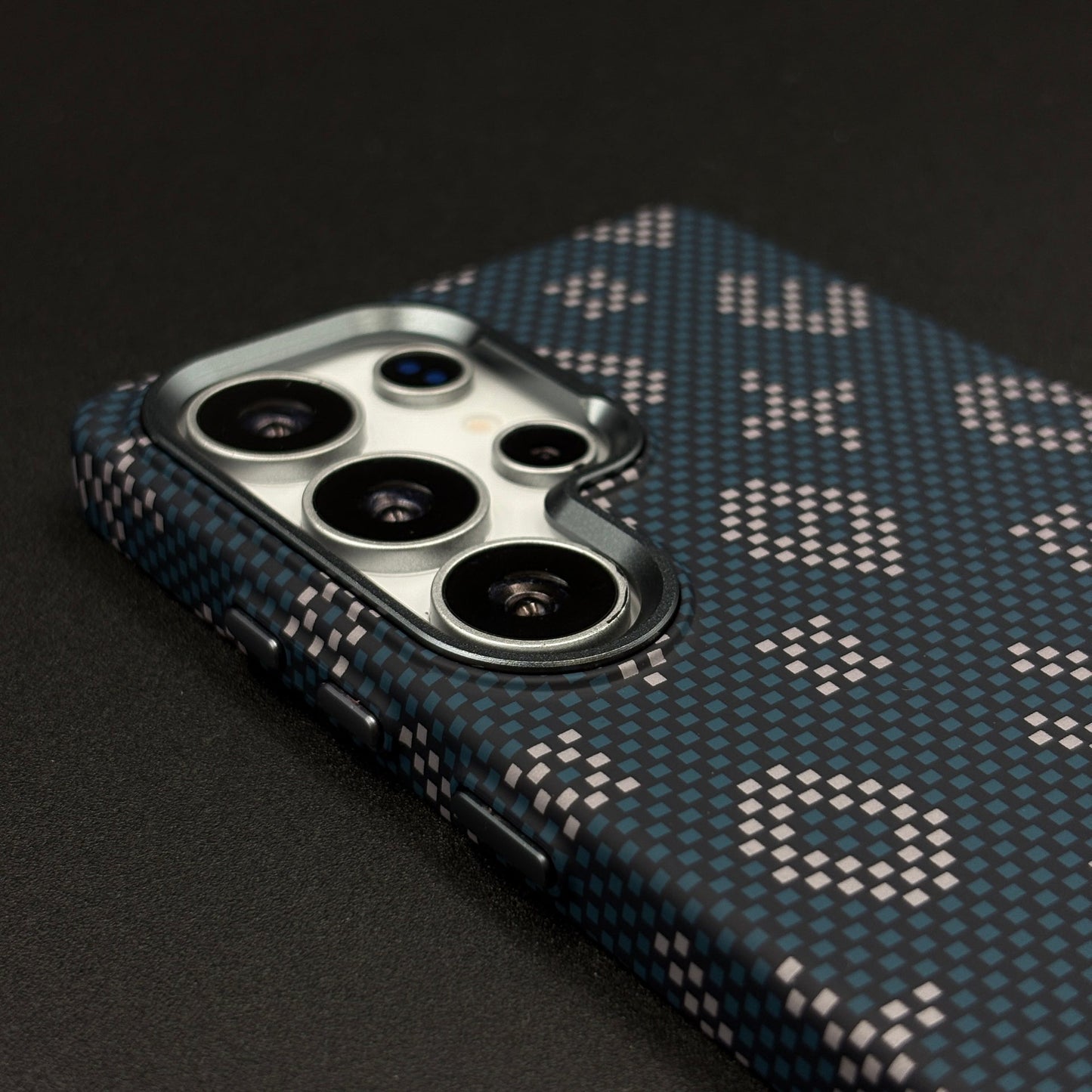 Glow in the Dark Aramid Fiber Case for Samsung Galaxy S25 Ultra | Hidden Magsafe | Luminous Design