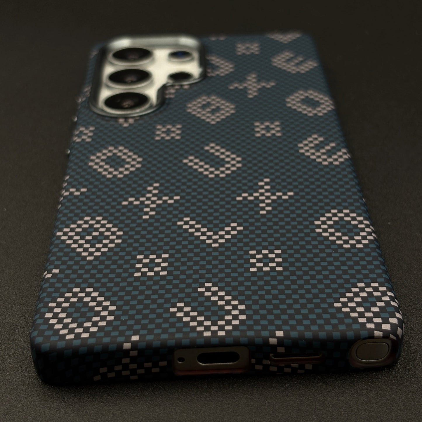 Glow in the Dark Aramid Fiber Case for Samsung Galaxy S24 Ultra | Hidden Magsafe | Luminous Design