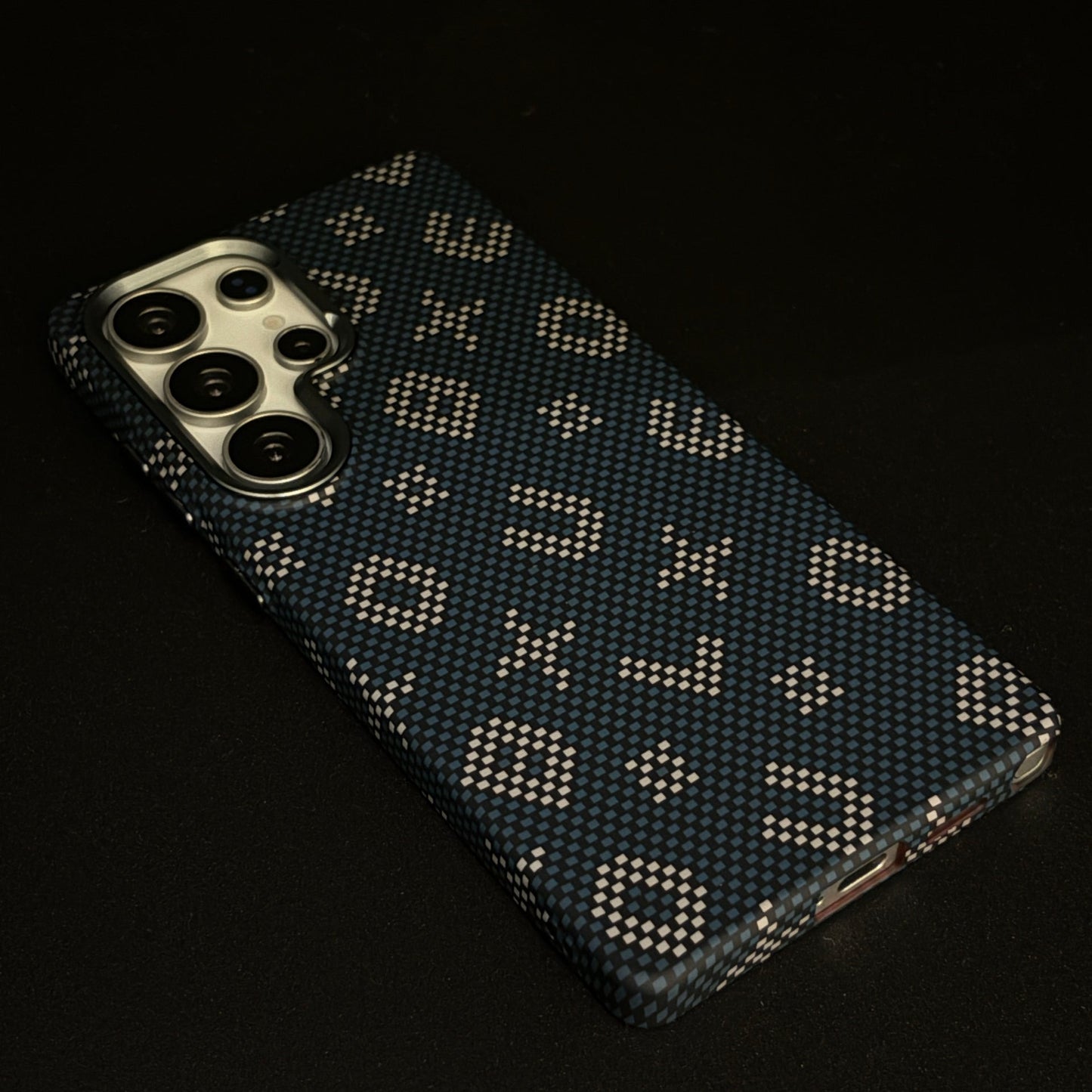 Glow in the Dark Aramid Fiber Case for Samsung Galaxy S25 Ultra | Hidden Magsafe | Luminous Design