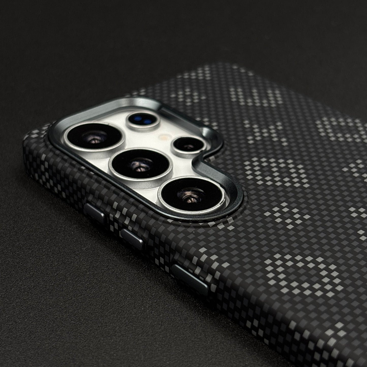 Glow in the Dark Aramid Fiber Case for Samsung Galaxy S25 Ultra | Hidden Magsafe | Luminous Design