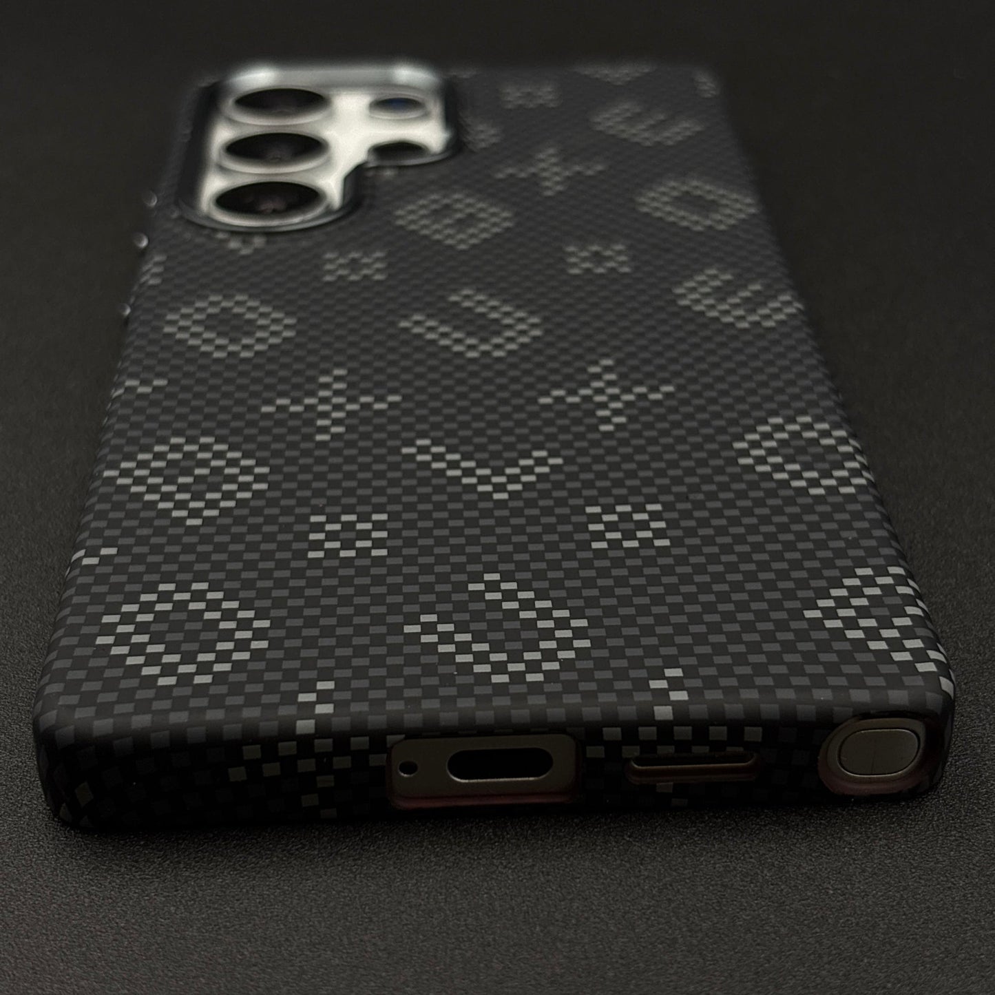 Glow in the Dark Aramid Fiber Case for Samsung Galaxy S24 Ultra | Hidden Magsafe | Luminous Design