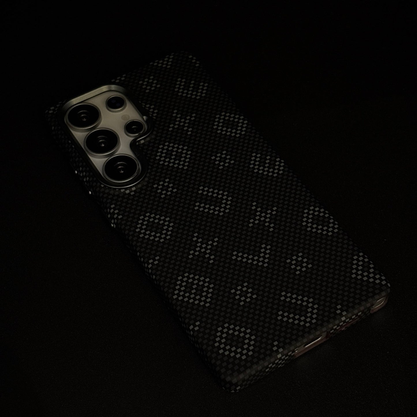 Glow in the Dark Aramid Fiber Case for Samsung Galaxy S24 Ultra | Hidden Magsafe | Luminous Design