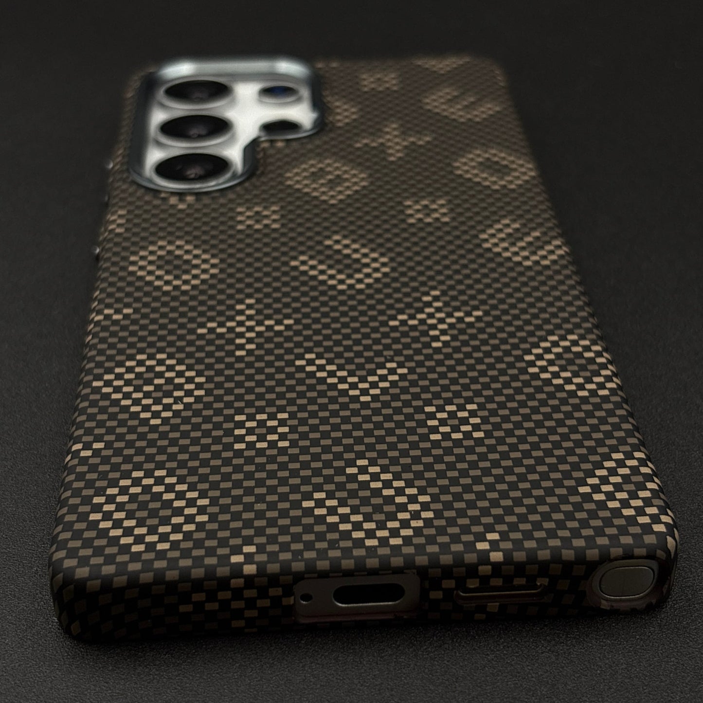 Glow in the Dark Aramid Fiber Case for Samsung Galaxy S25 Ultra | Hidden Magsafe | Luminous Design