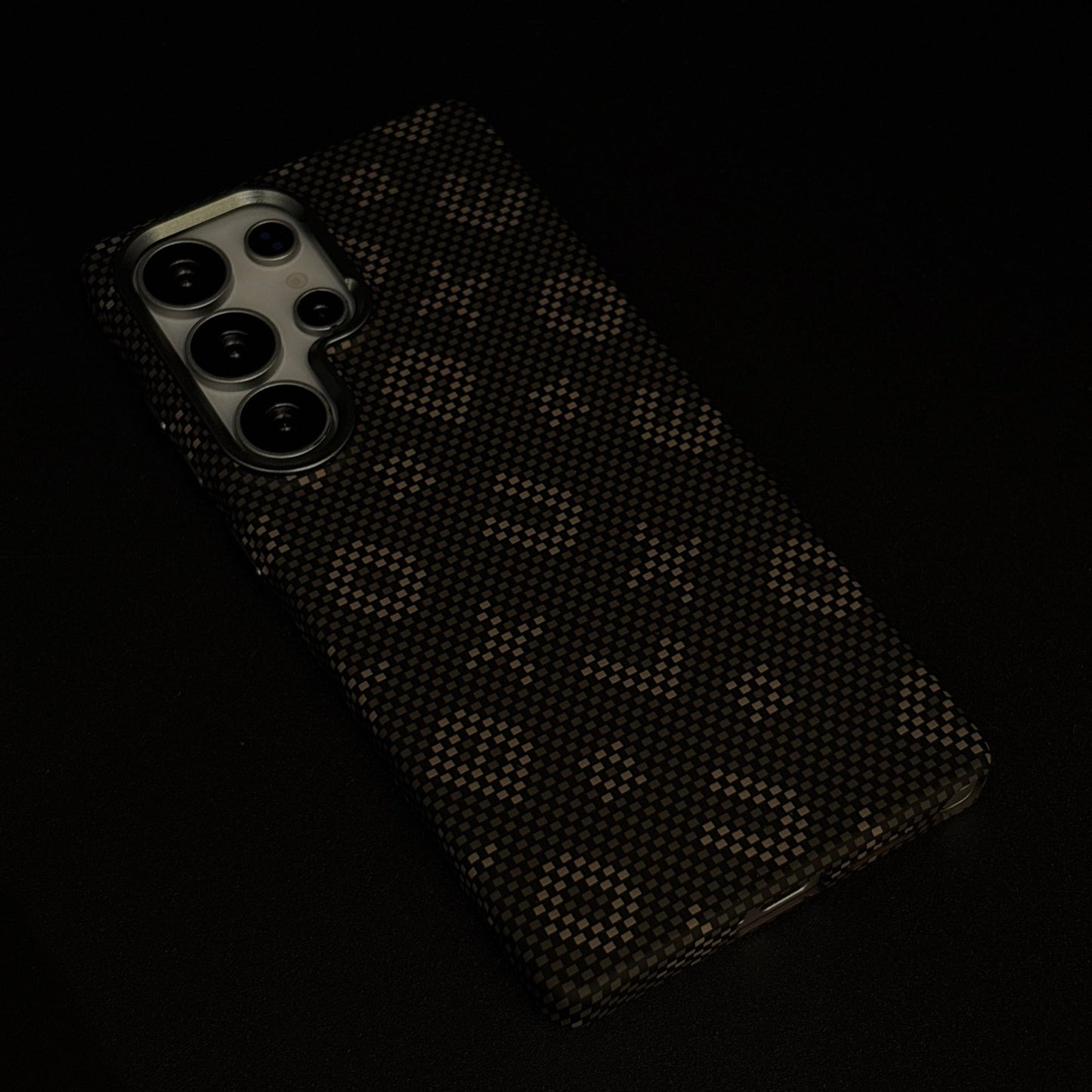 Glow in the Dark Aramid Fiber Case for Samsung Galaxy S25 Ultra | Hidden Magsafe | Luminous Design