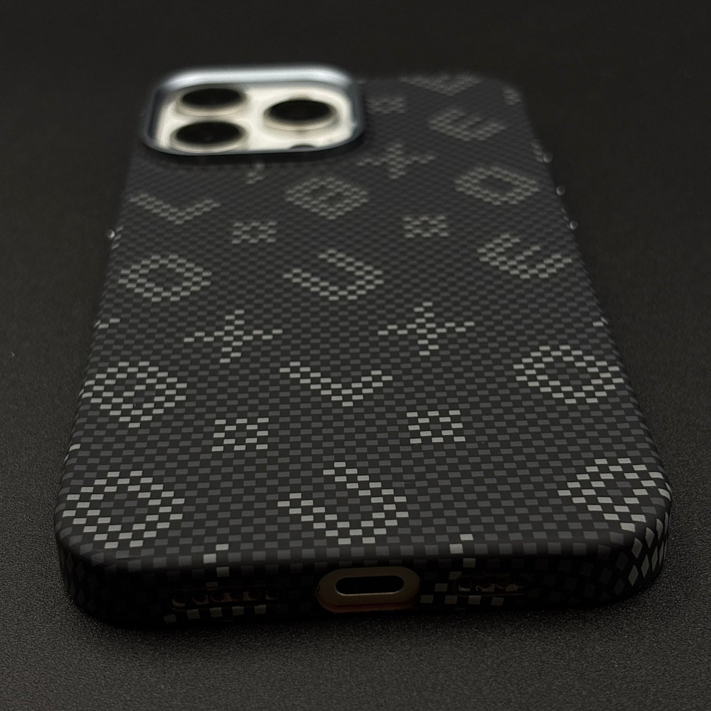 Glow in the Dark Aramid Fiber Case for iPhone Series | Hidden Magsafe | Luminous Design