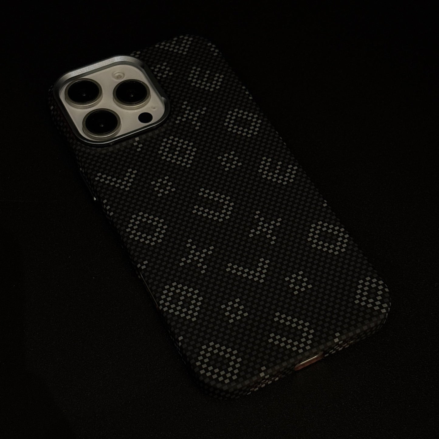 Glow in the Dark Aramid Fiber Case for iPhone Series | Hidden Magsafe | Luminous Design