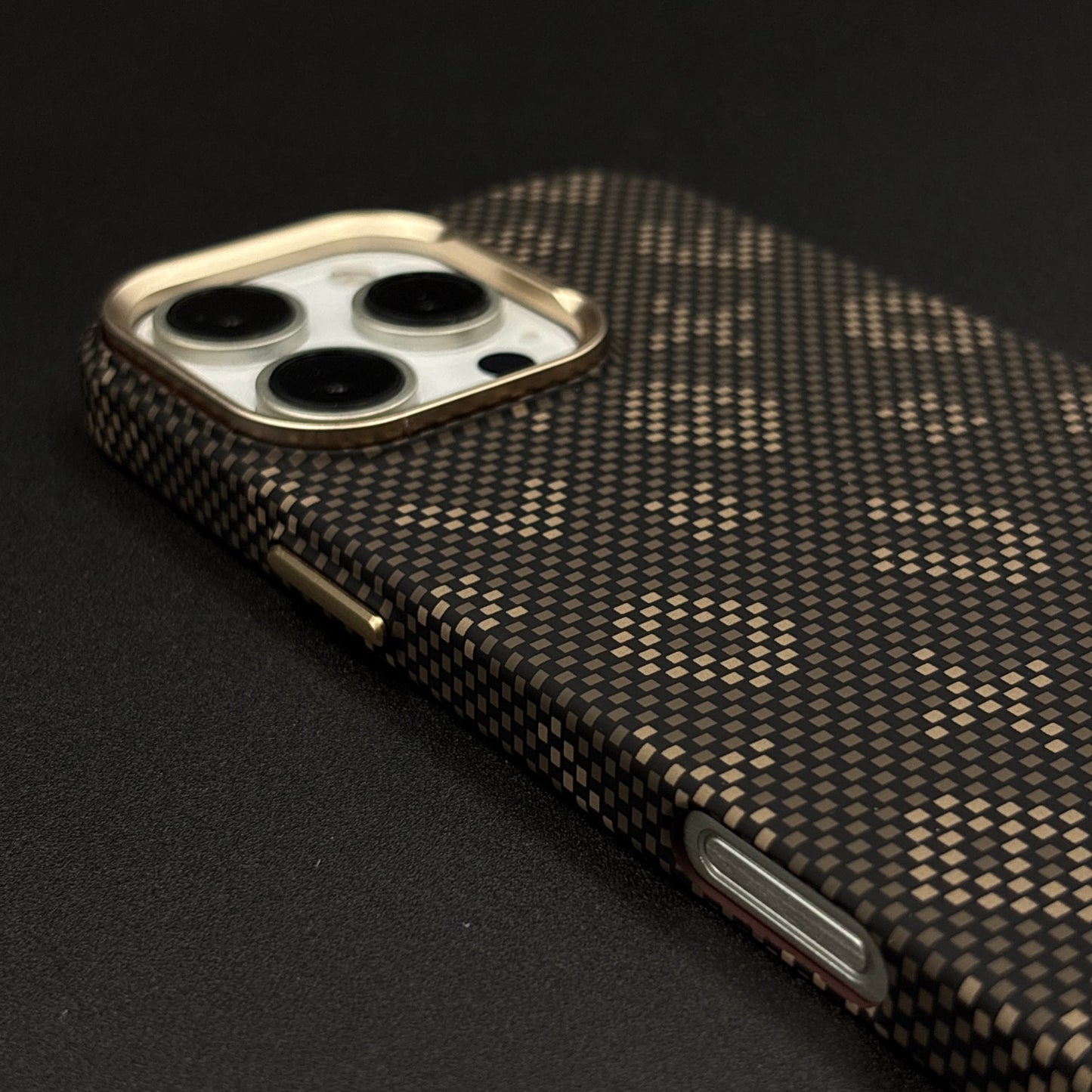 Glow in the Dark Aramid Fiber Case for iPhone Series | Hidden Magsafe | Luminous Design