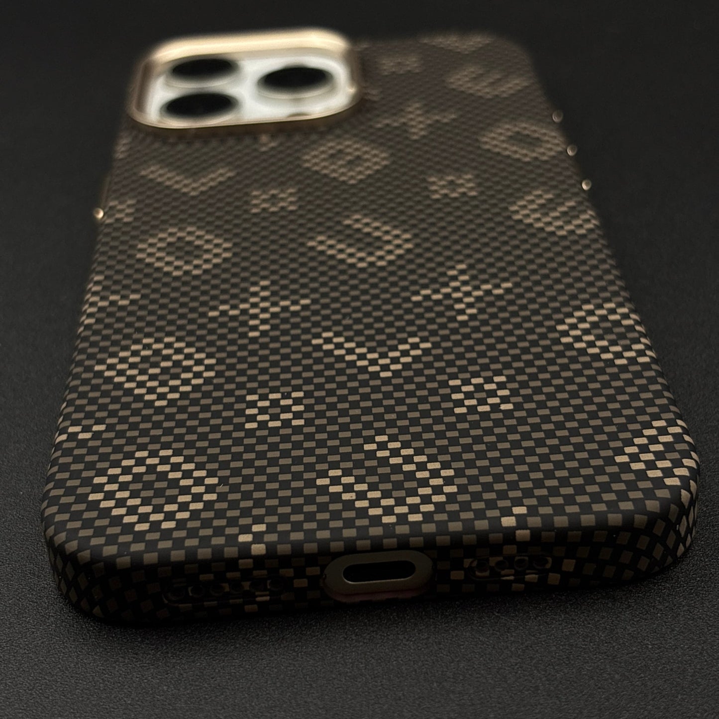 Glow in the Dark Aramid Fiber Case for iPhone Series | Hidden Magsafe | Luminous Design