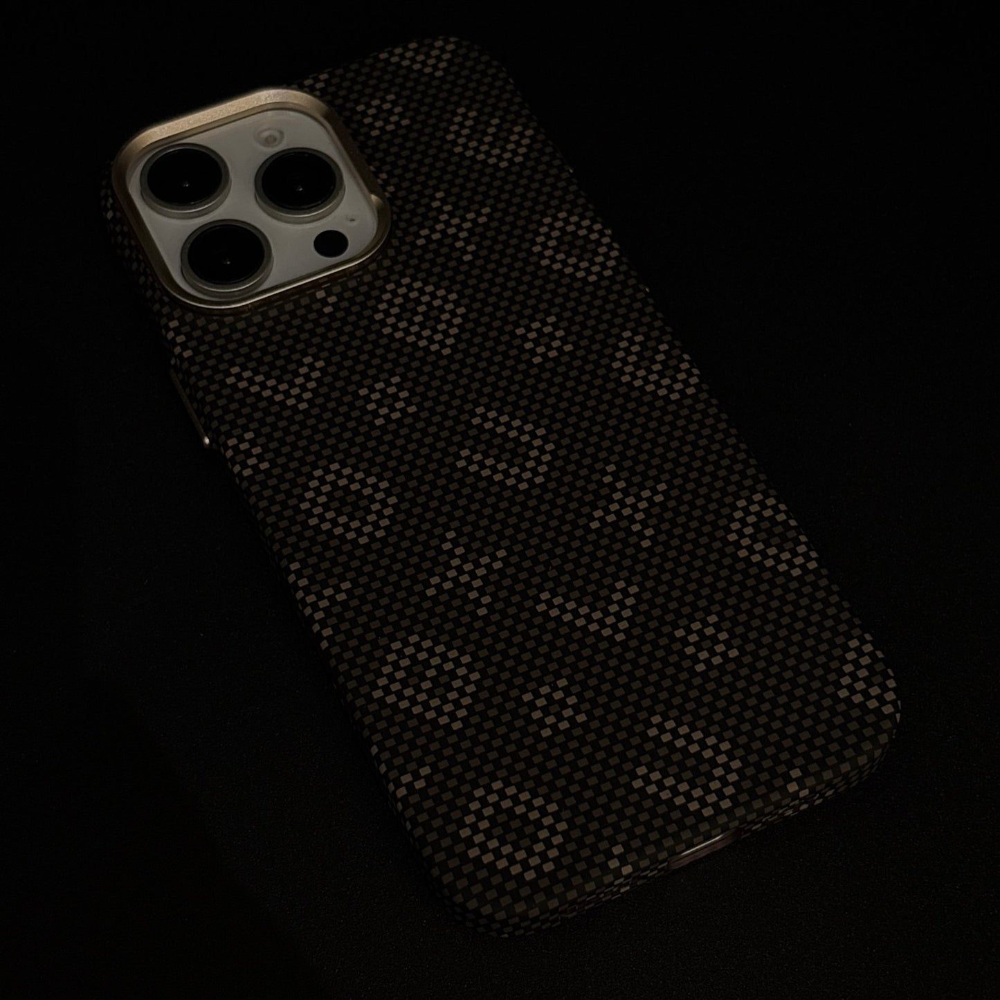 Glow in the Dark Aramid Fiber Case for iPhone Series | Hidden Magsafe | Luminous Design