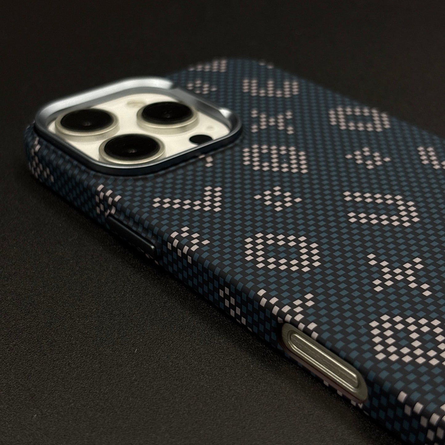 Glow in the Dark Aramid Fiber Case for iPhone Series | Hidden Magsafe | Luminous Design