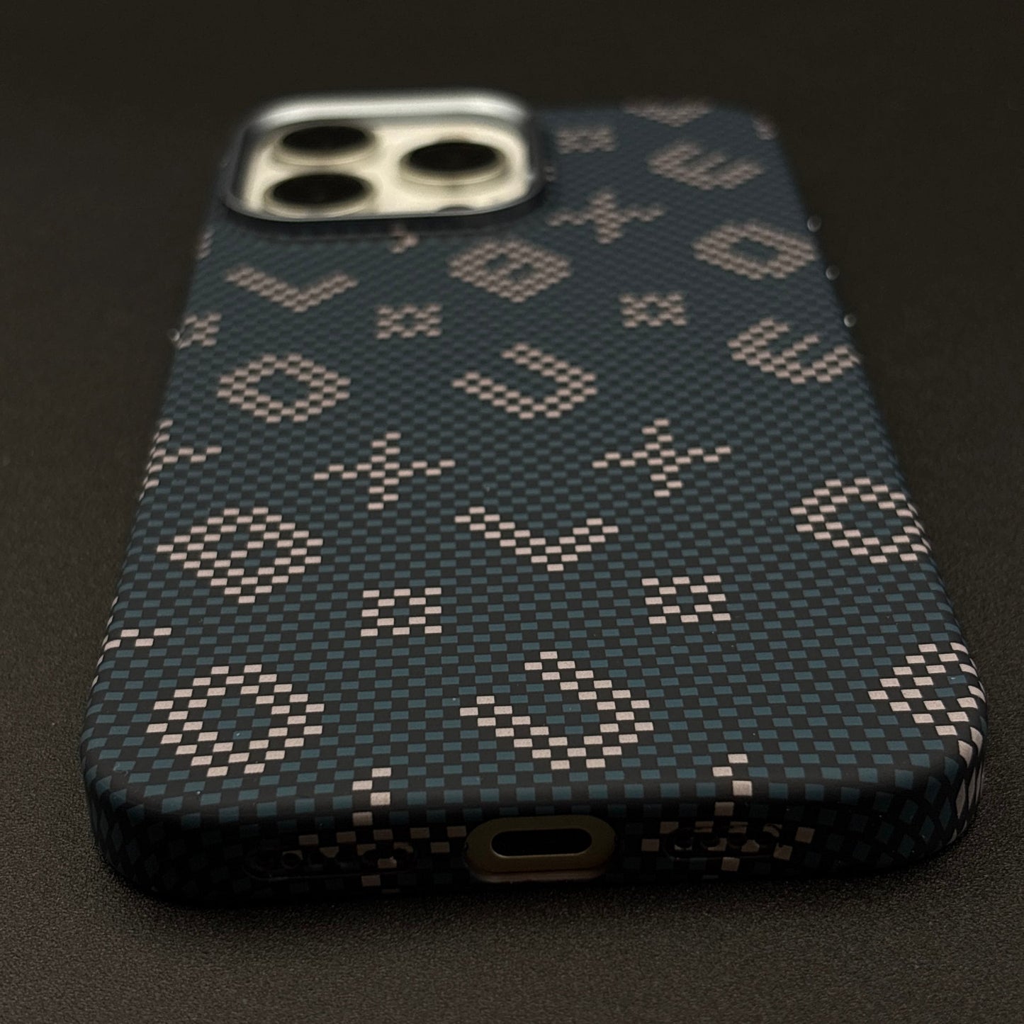 Glow in the Dark Aramid Fiber Case for iPhone Series | Hidden Magsafe | Luminous Design