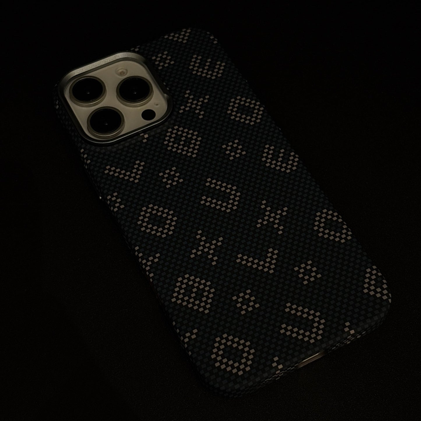 Glow in the Dark Aramid Fiber Case for iPhone Series | Hidden Magsafe | Luminous Design